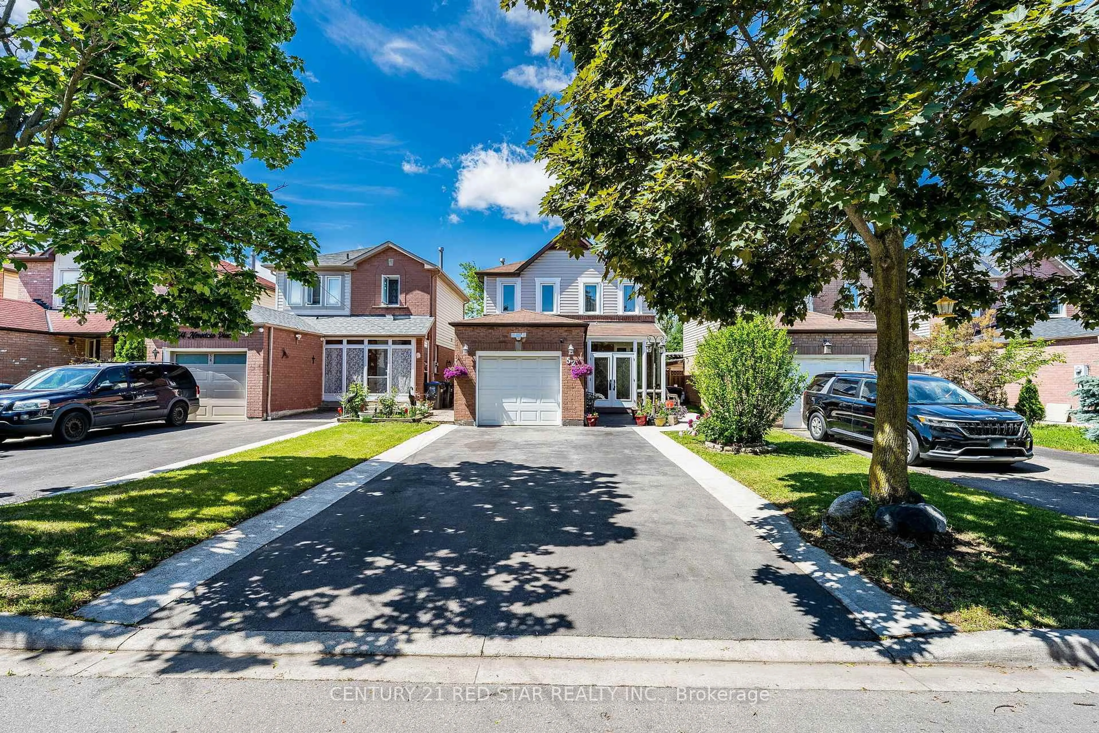 A pic from outside/outdoor area/front of a property/back of a property/a pic from drone, street for 52 Newdale Pl, Brampton Ontario L6S 5Z3