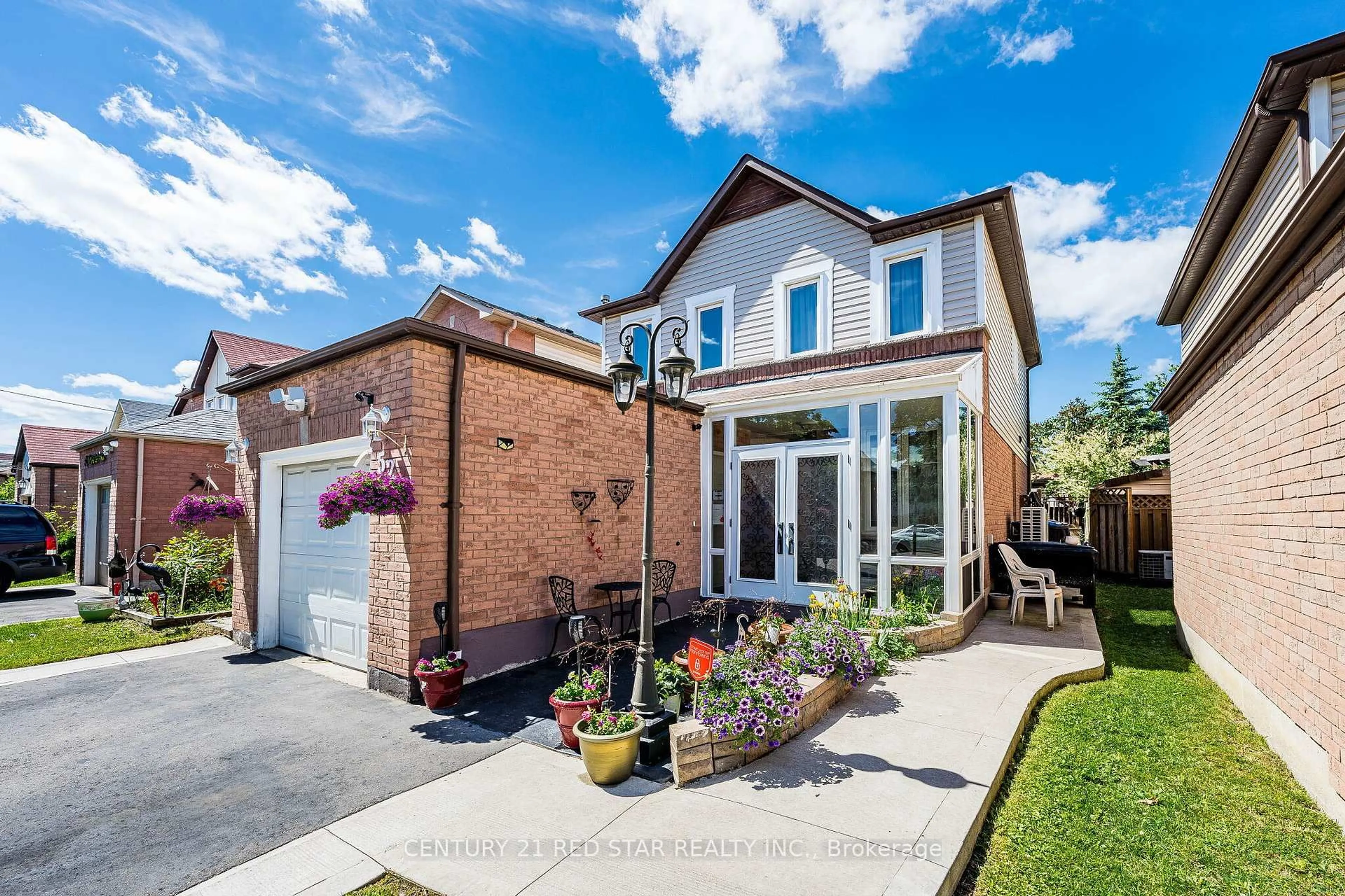 Home with brick exterior material, street for 52 Newdale Pl, Brampton Ontario L6S 5Z3