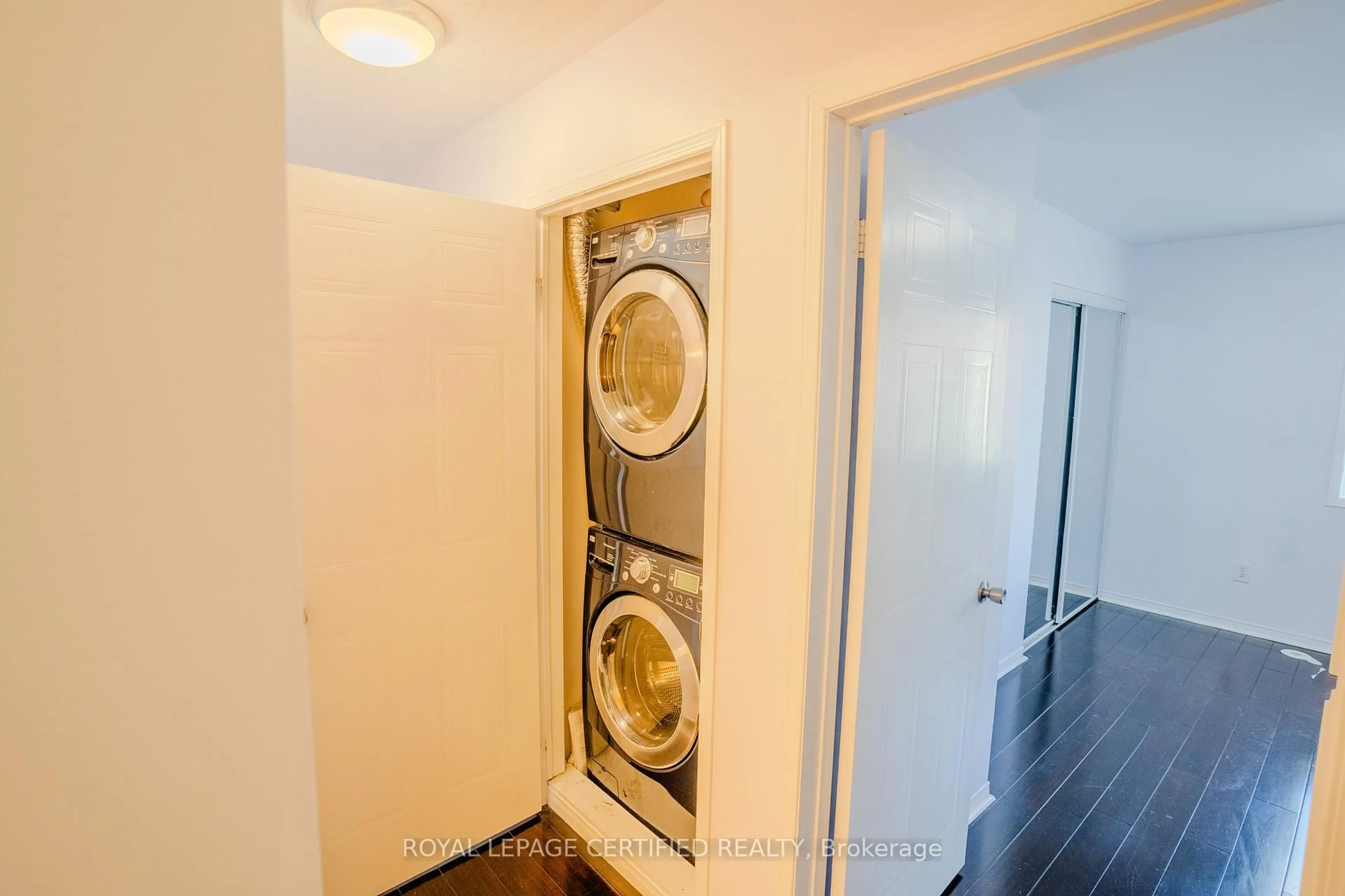 Laundry room for 4975 Southampton Dr #353, Mississauga Ontario L5M 8C8