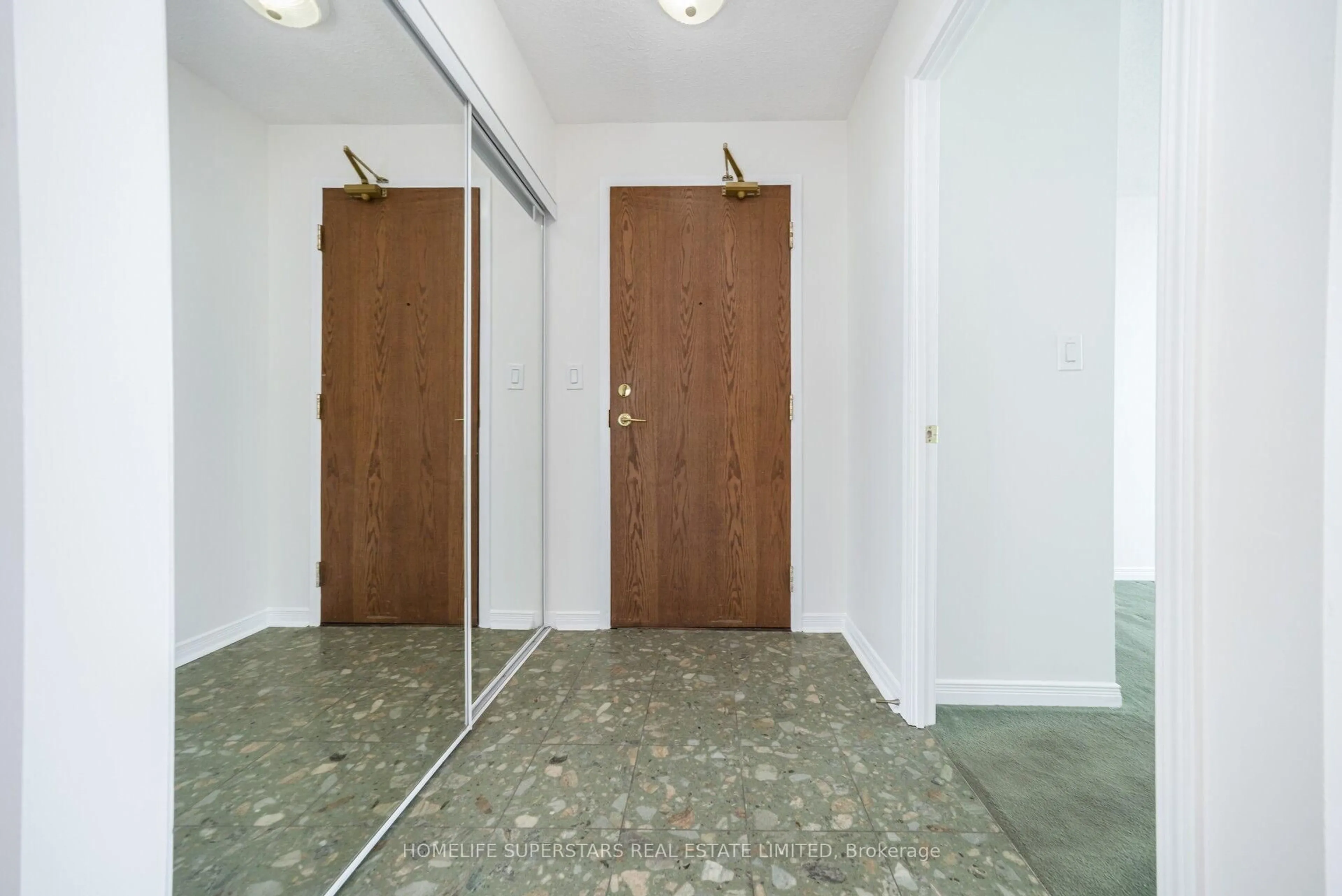 Indoor foyer for 4879 Kimbermount Ave #1509, Mississauga Ontario L5M 7R8