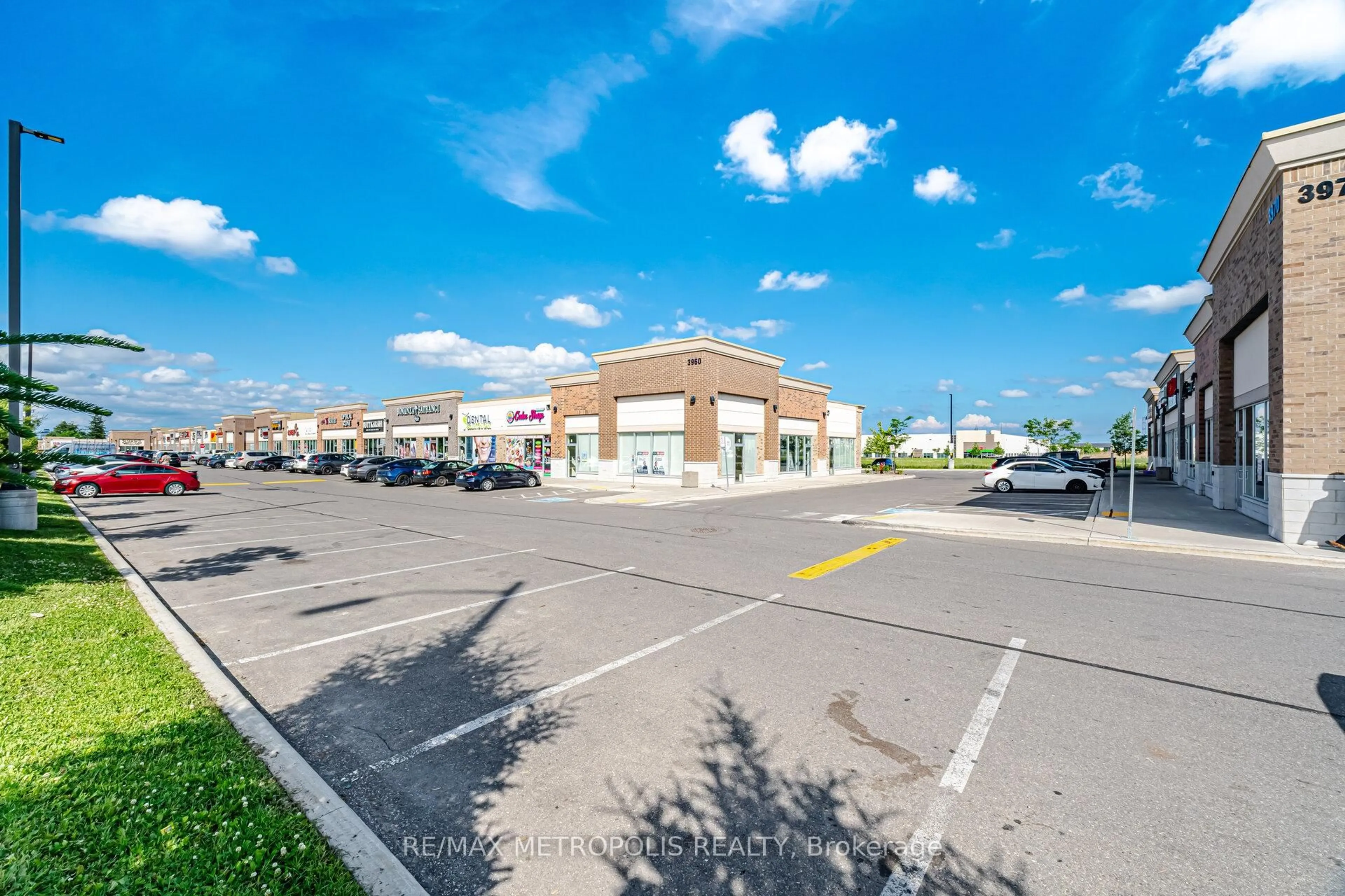 A pic from outside/outdoor area/front of a property/back of a property/a pic from drone, street for 3975 Eglinton Ave #17, Mississauga Ontario L5M 0E7