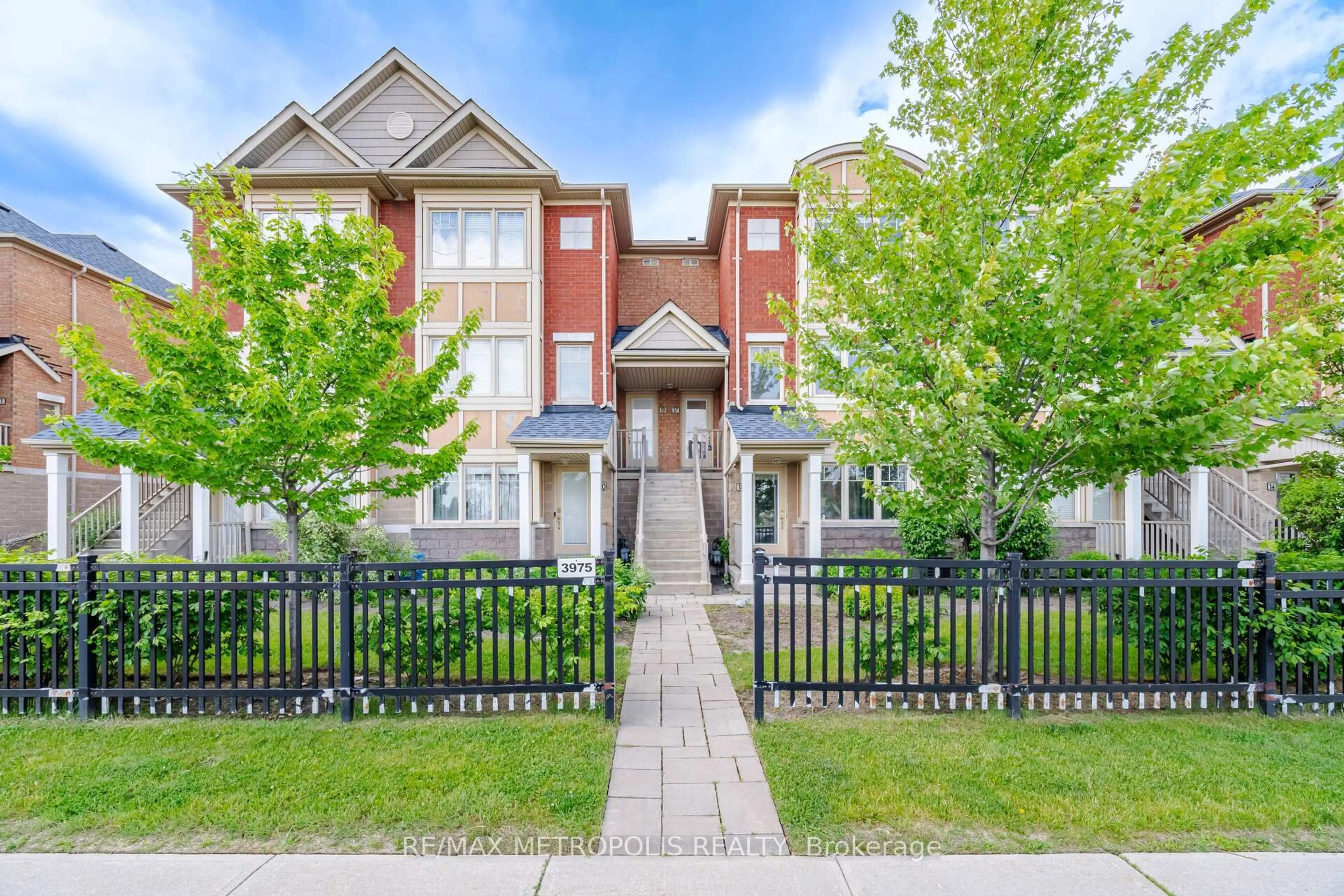 Unknown for 3975 Eglinton Ave #17, Mississauga Ontario L5M 0E7