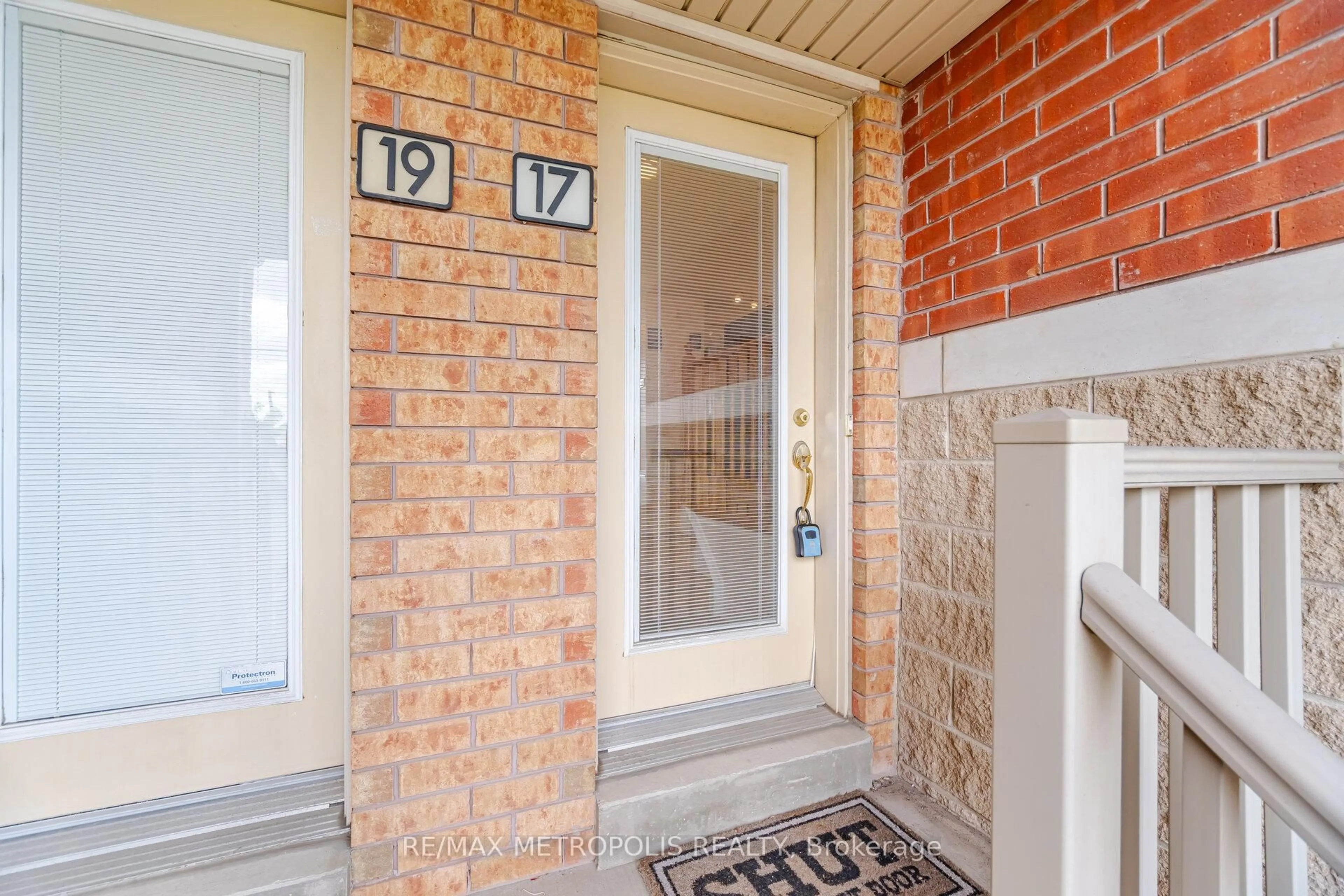 Unknown for 3975 Eglinton Ave #17, Mississauga Ontario L5M 0E7