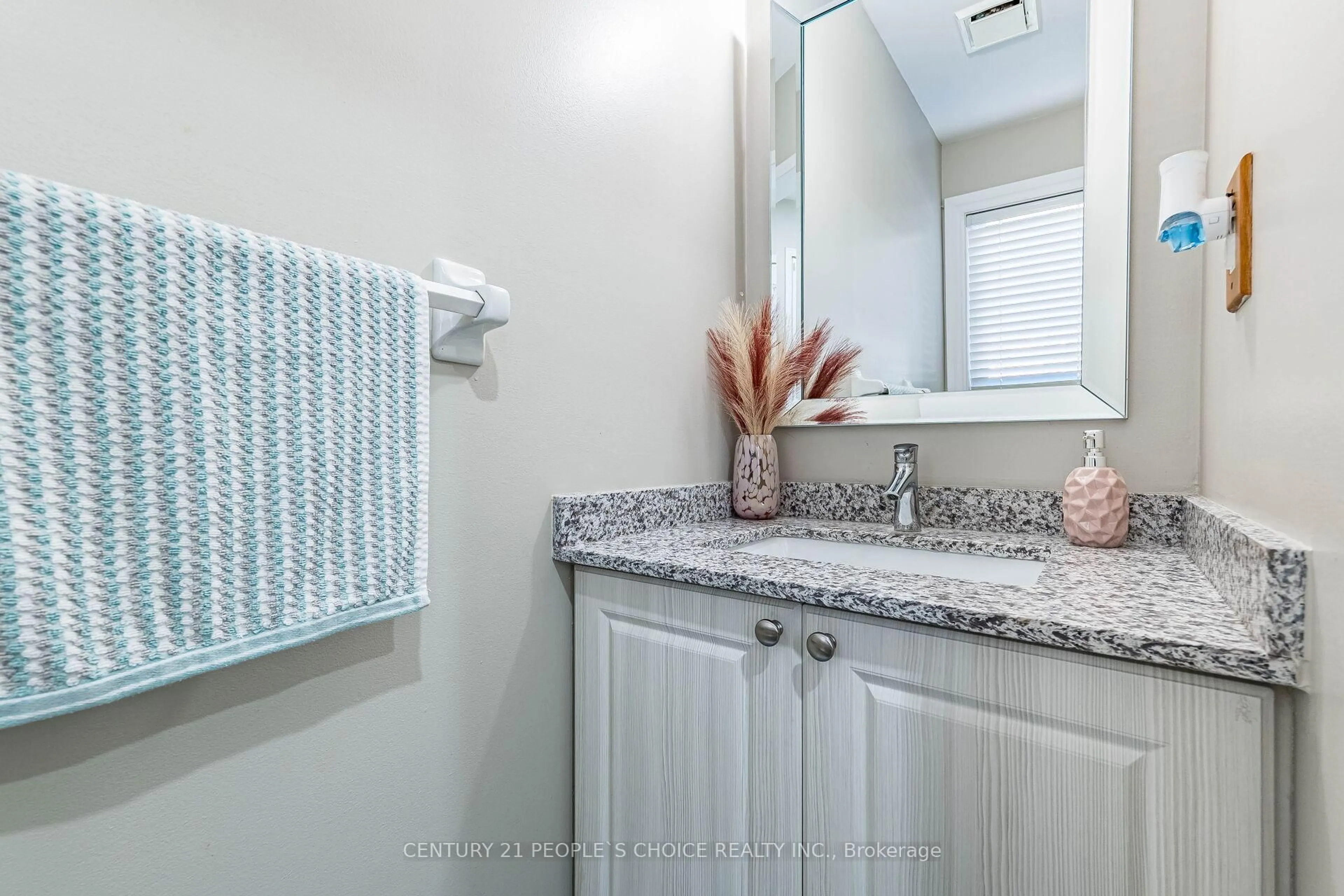 Standard bathroom, ceramic/tile floor for 76 Wickstead Crt, Brampton Ontario L6R 1N8