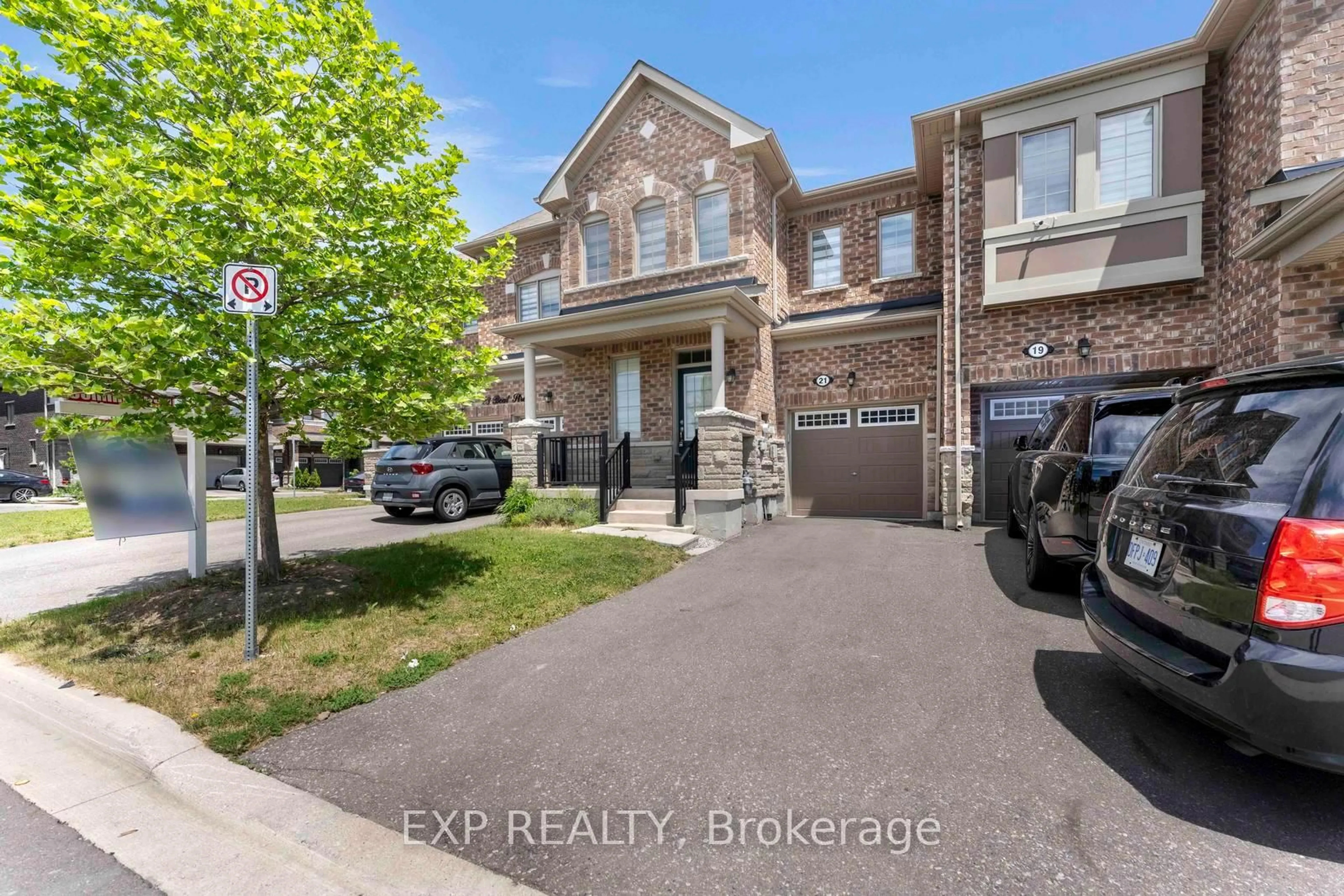 A pic from outside/outdoor area/front of a property/back of a property/a pic from drone, street for 21 Boat St, Brampton Ontario L7A 5C8