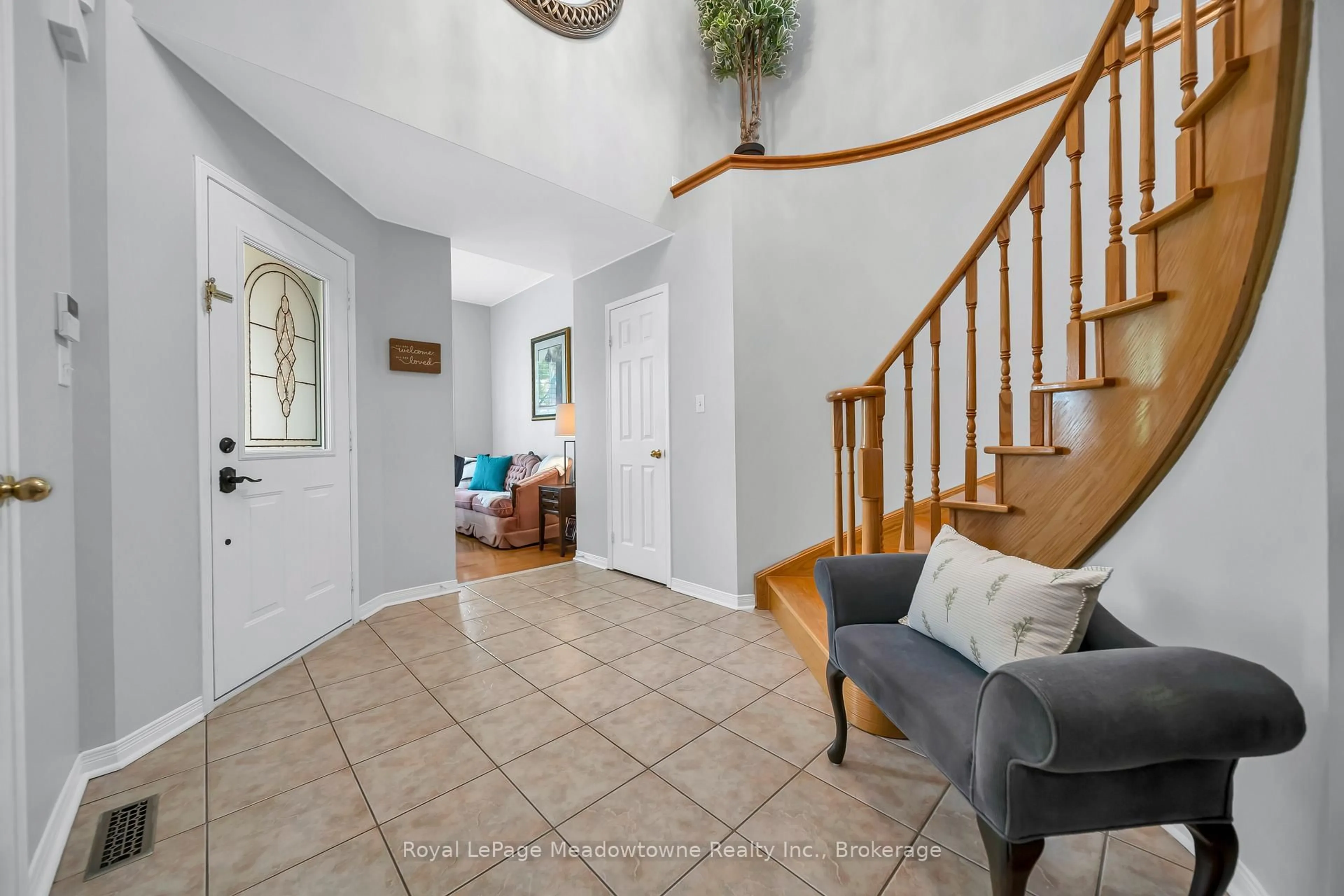 Indoor entryway for 1201 Fox Cres, Milton Ontario L9T 6C5