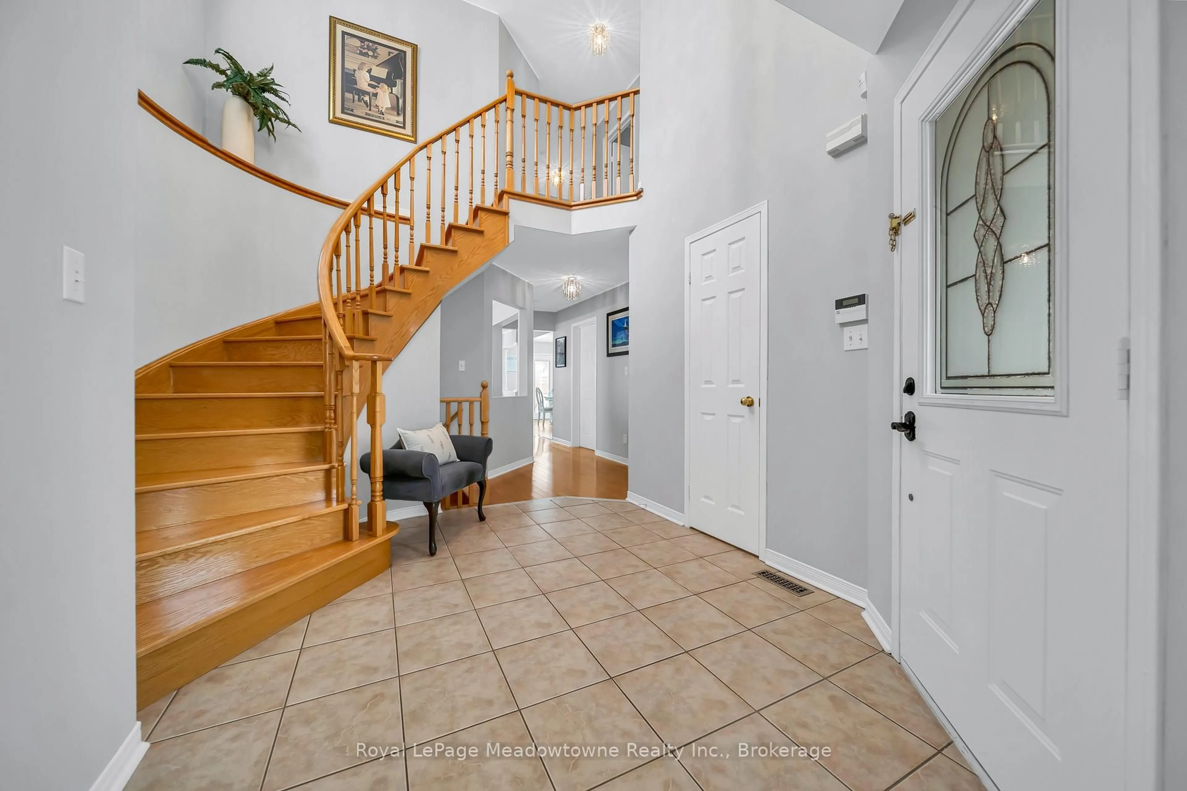 Indoor entryway for 1201 Fox Cres, Milton Ontario L9T 6C5