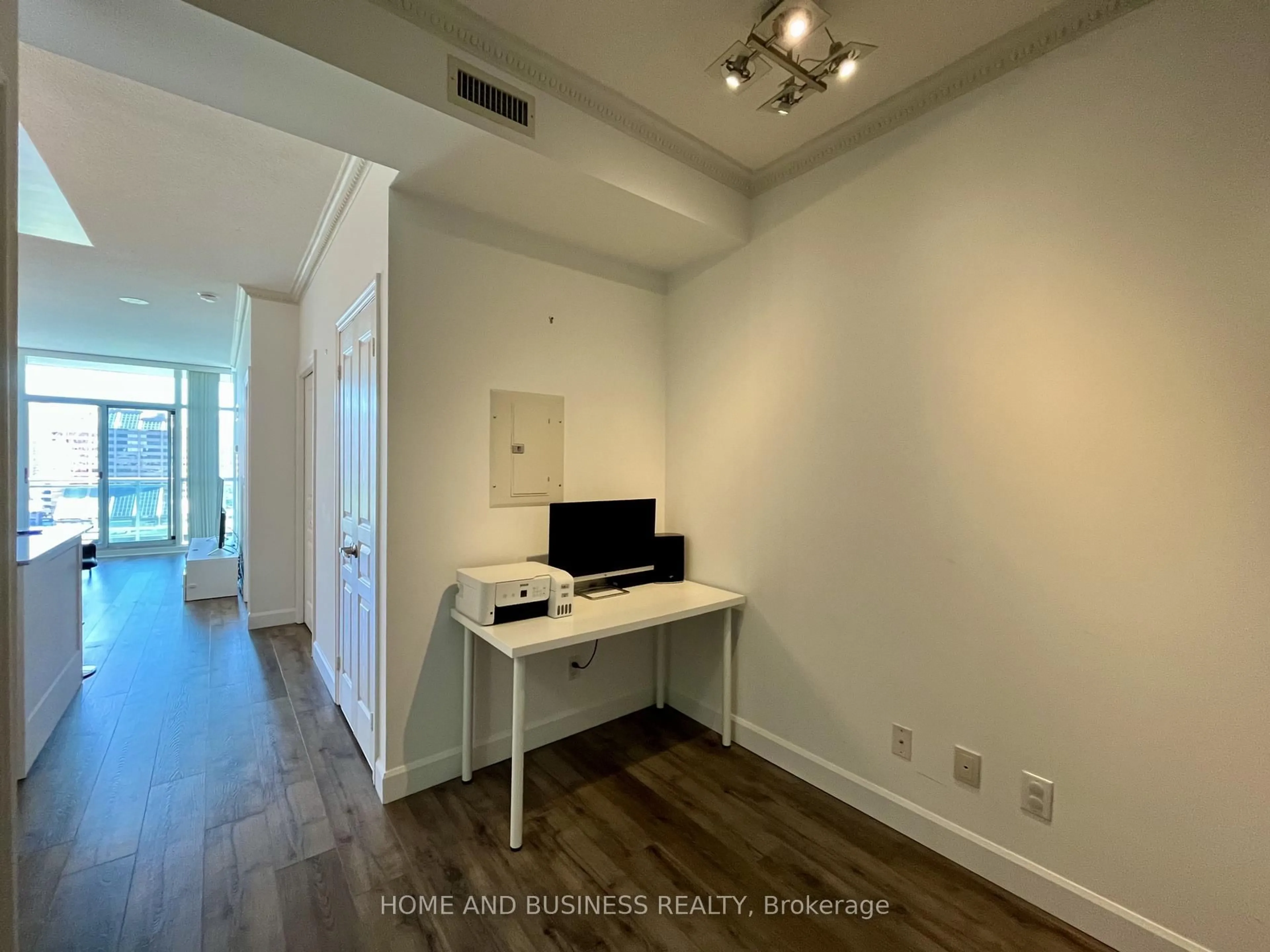 A pic of a room for 223 Webb Dr #1004, Mississauga Ontario L5R 0E8