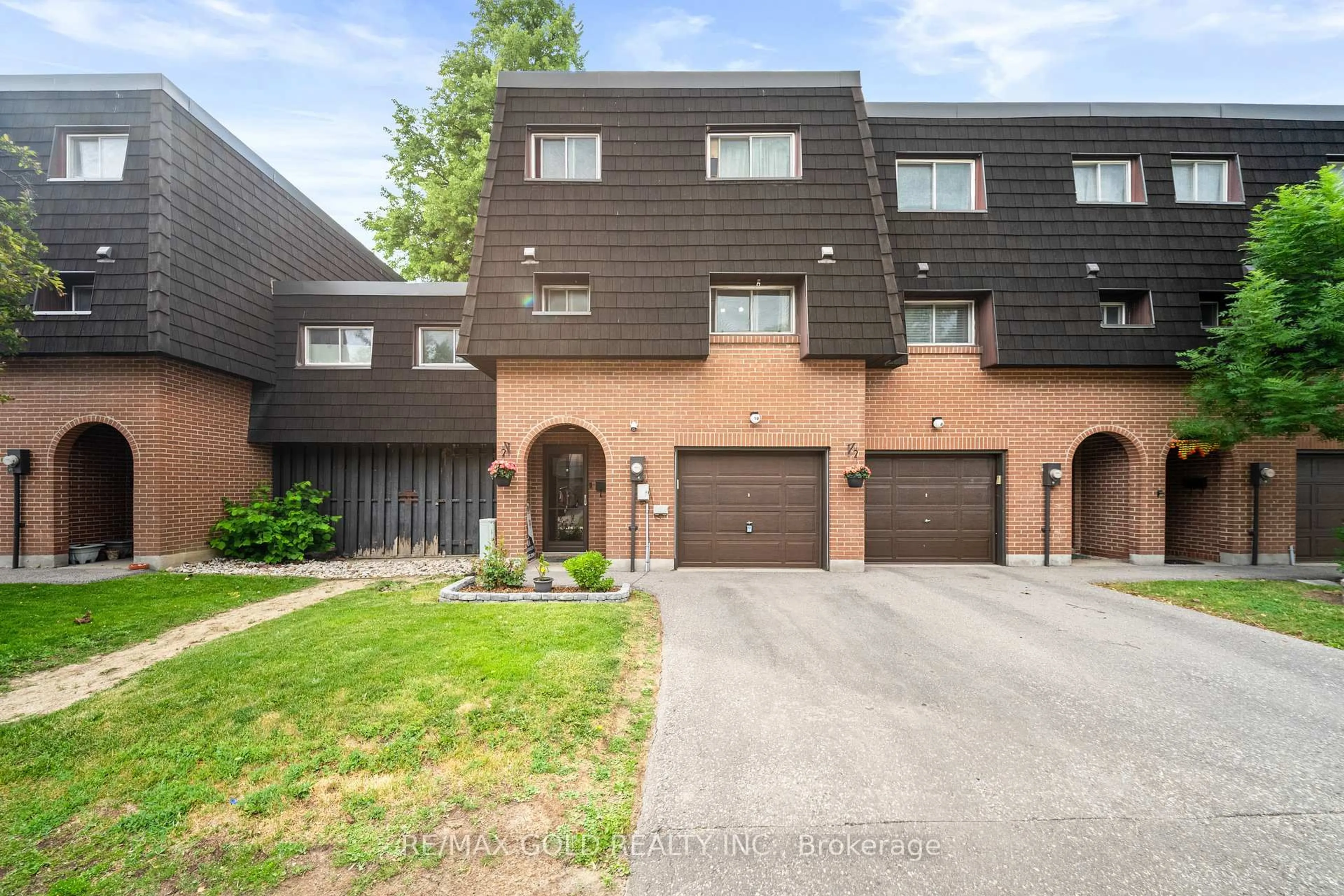 Unknown for 10 Darras Crt, Brampton Ontario L6T 1W7