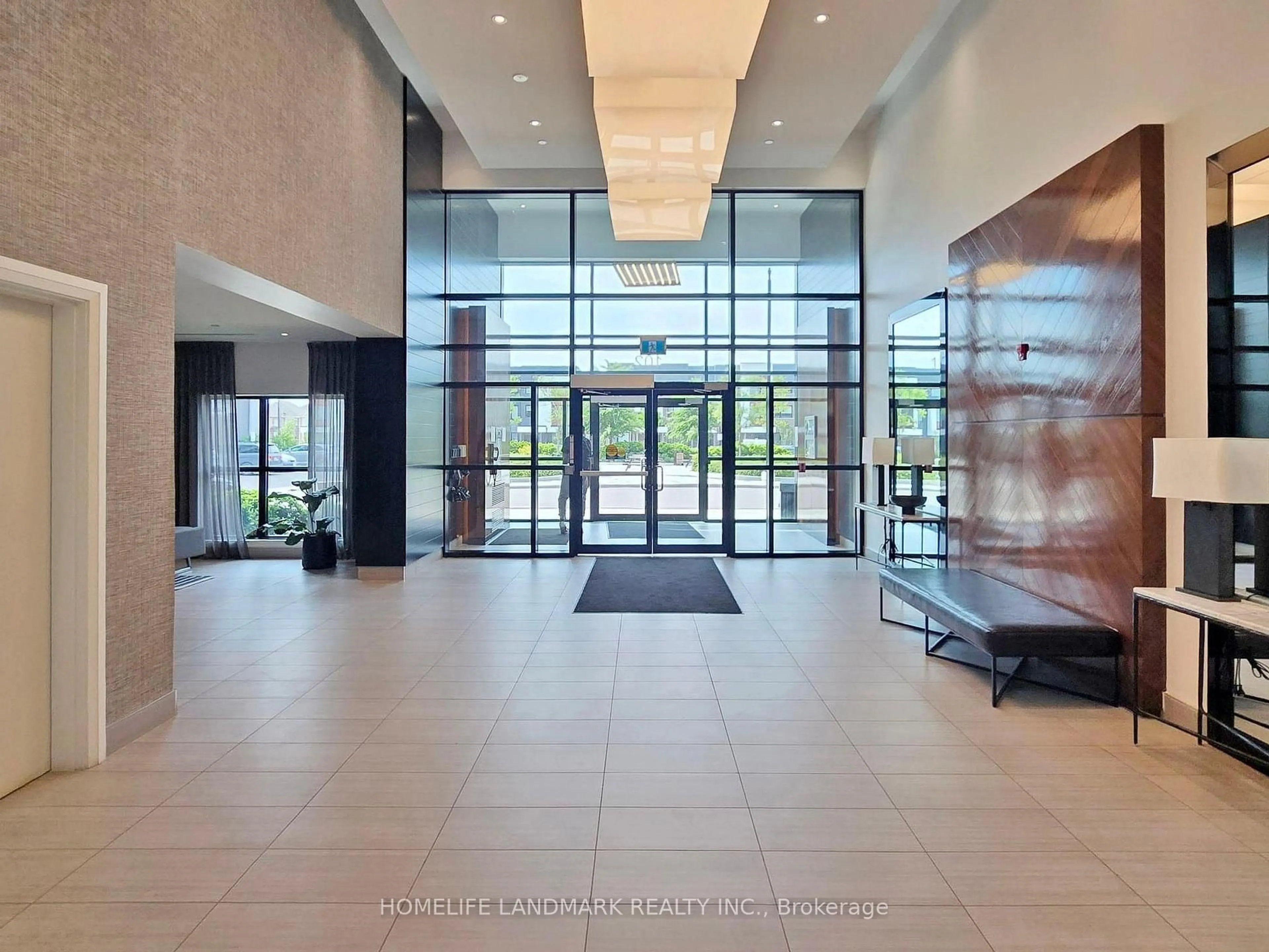 Indoor foyer for 102 Grovewood Common #622, Oakville Ontario L6H 0X2
