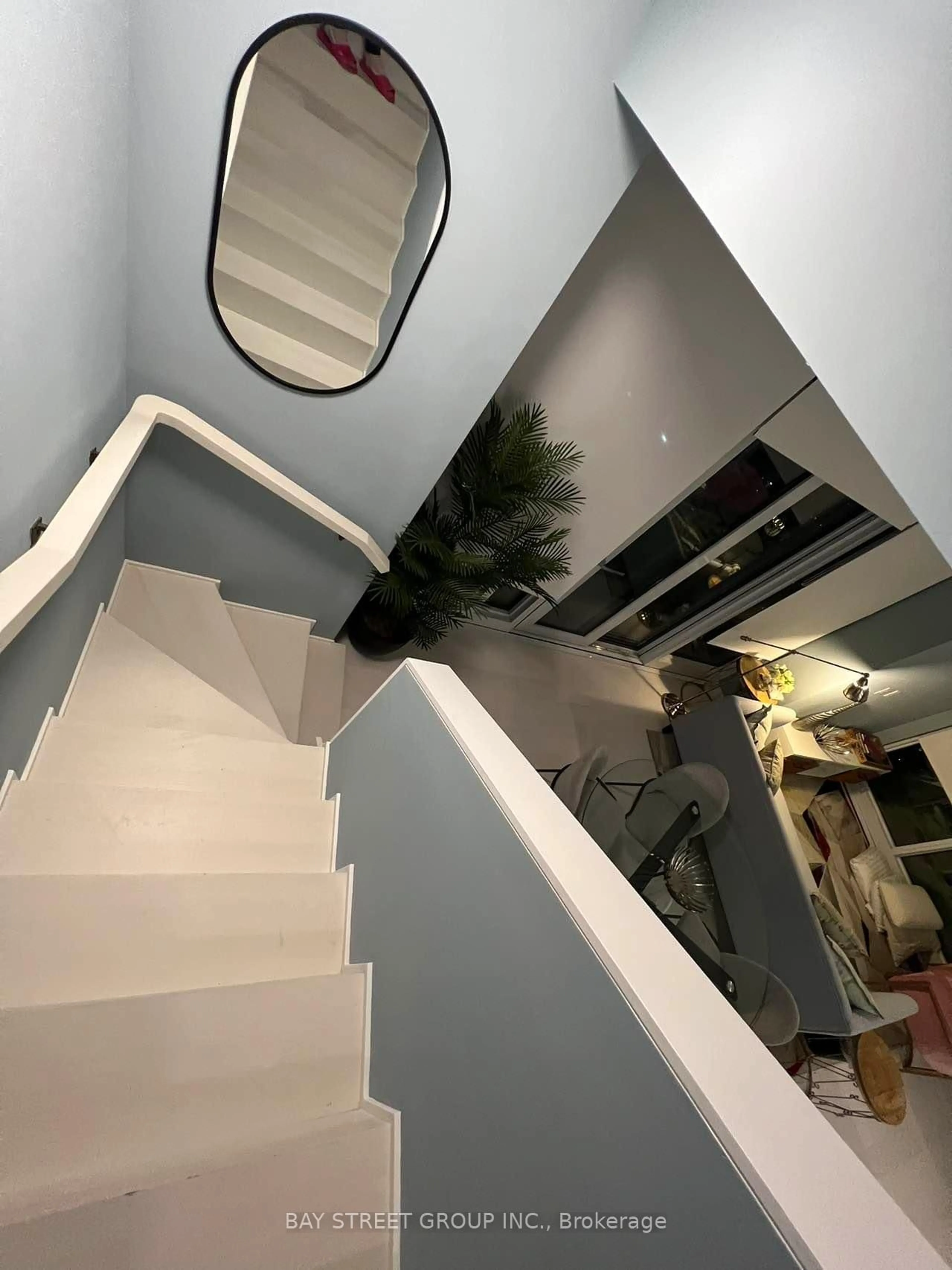 Stairs for 3883 Quartz Rd #6013, Mississauga Ontario L5B 0M4