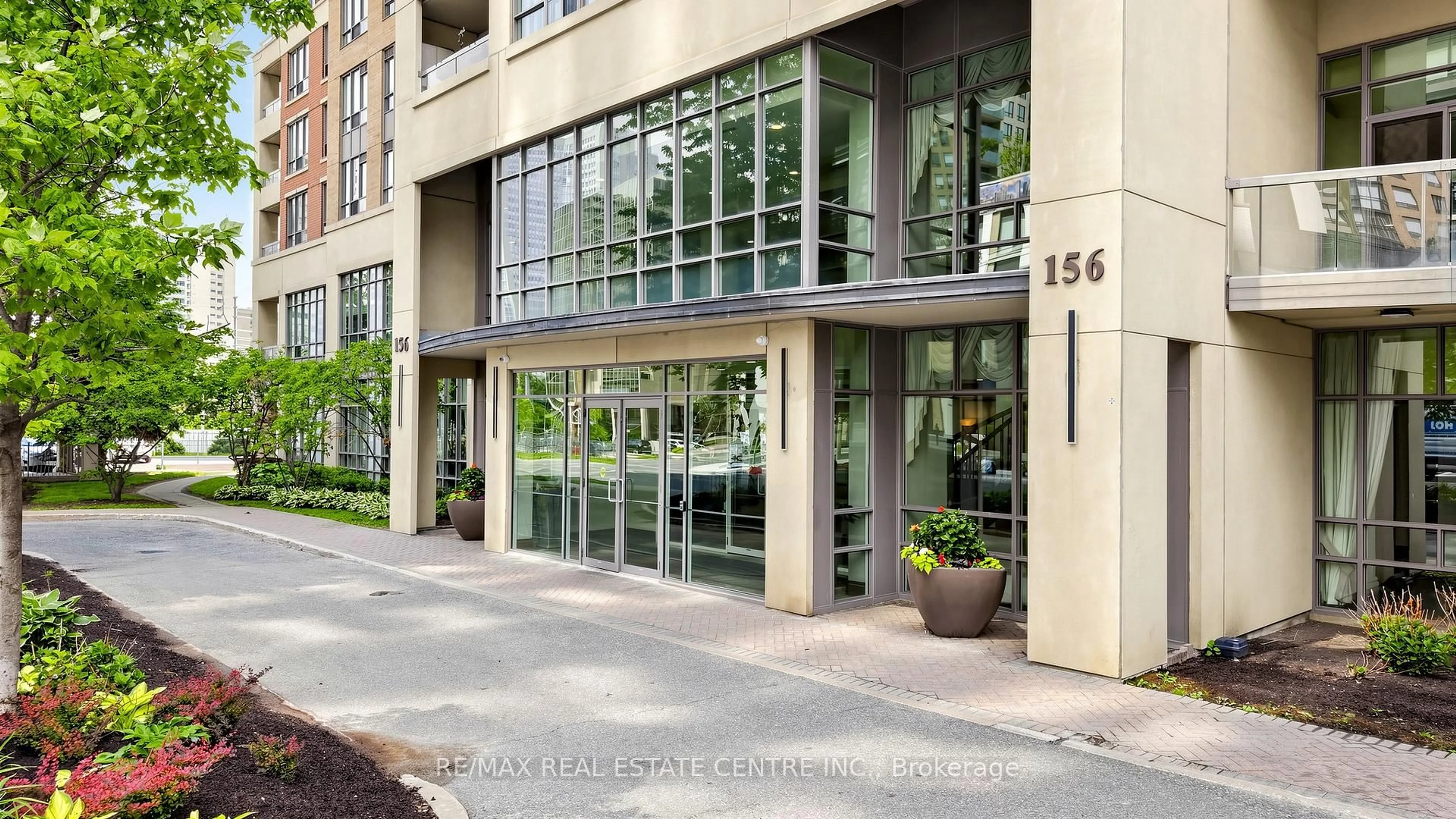 Indoor foyer for 156 Enfield Pl #310, Mississauga Ontario L5B 4L8