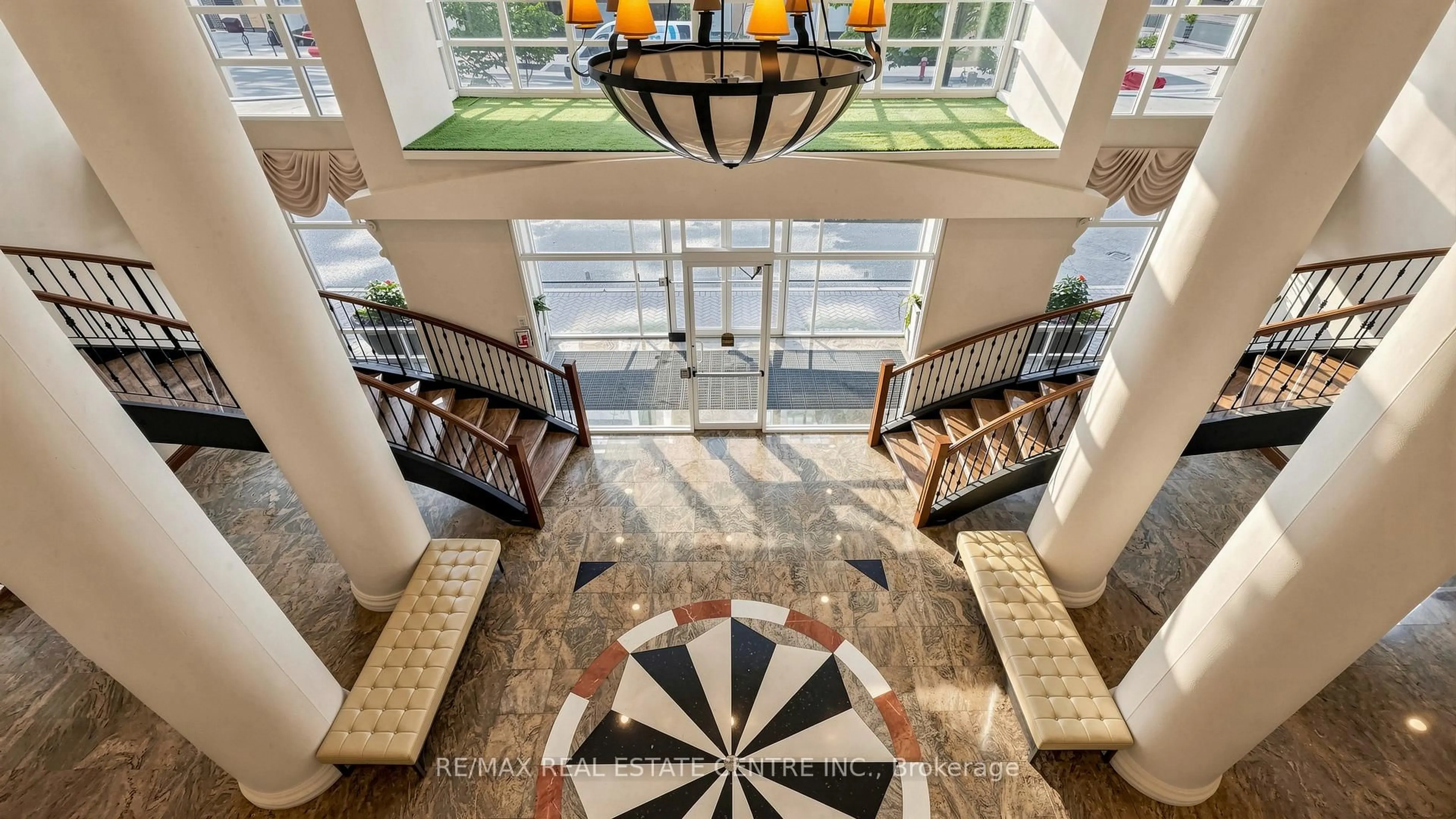 Indoor foyer for 156 Enfield Pl #310, Mississauga Ontario L5B 4L8