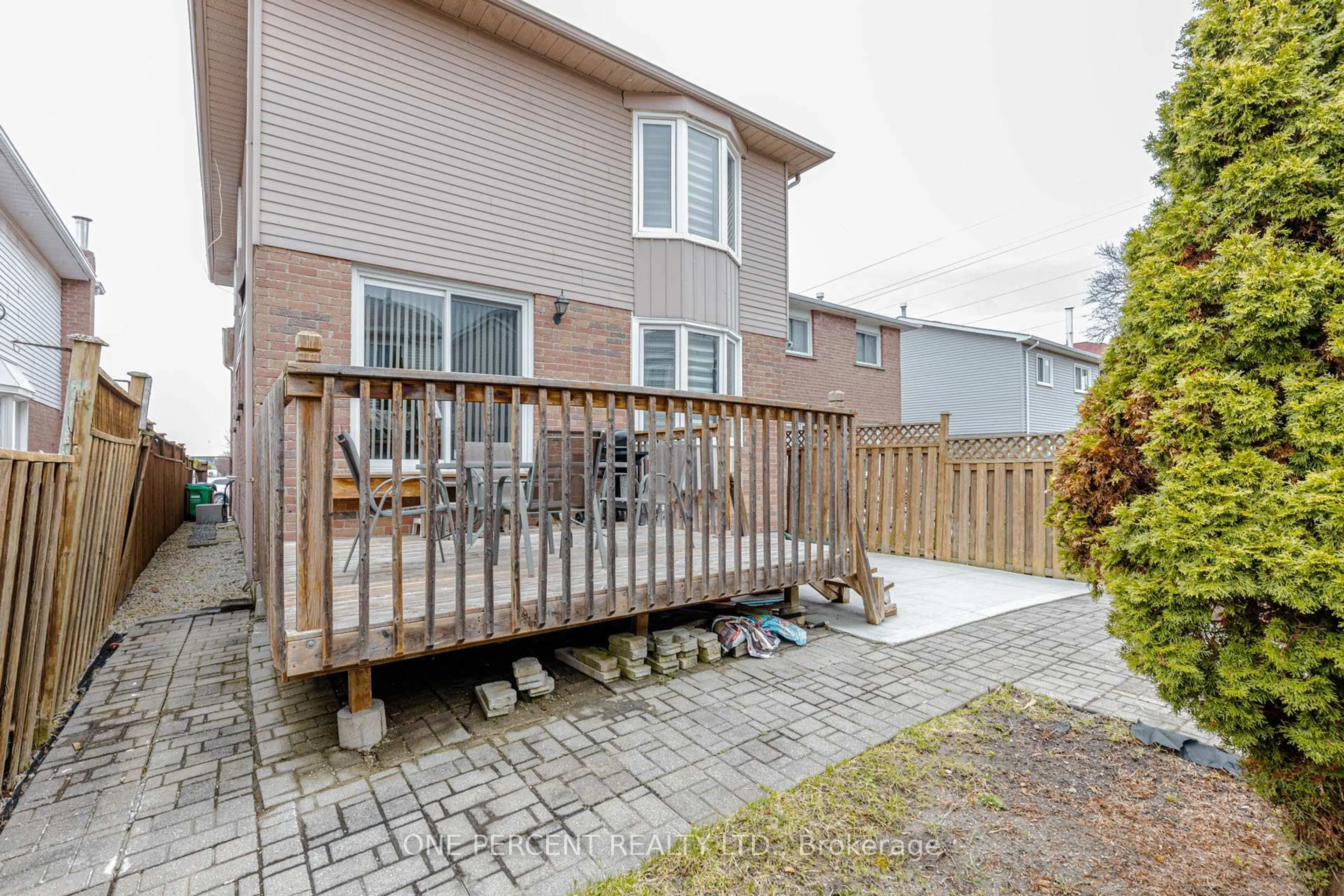 Patio, street for 52 Timberlane Dr, Brampton Ontario L6Y 4B6