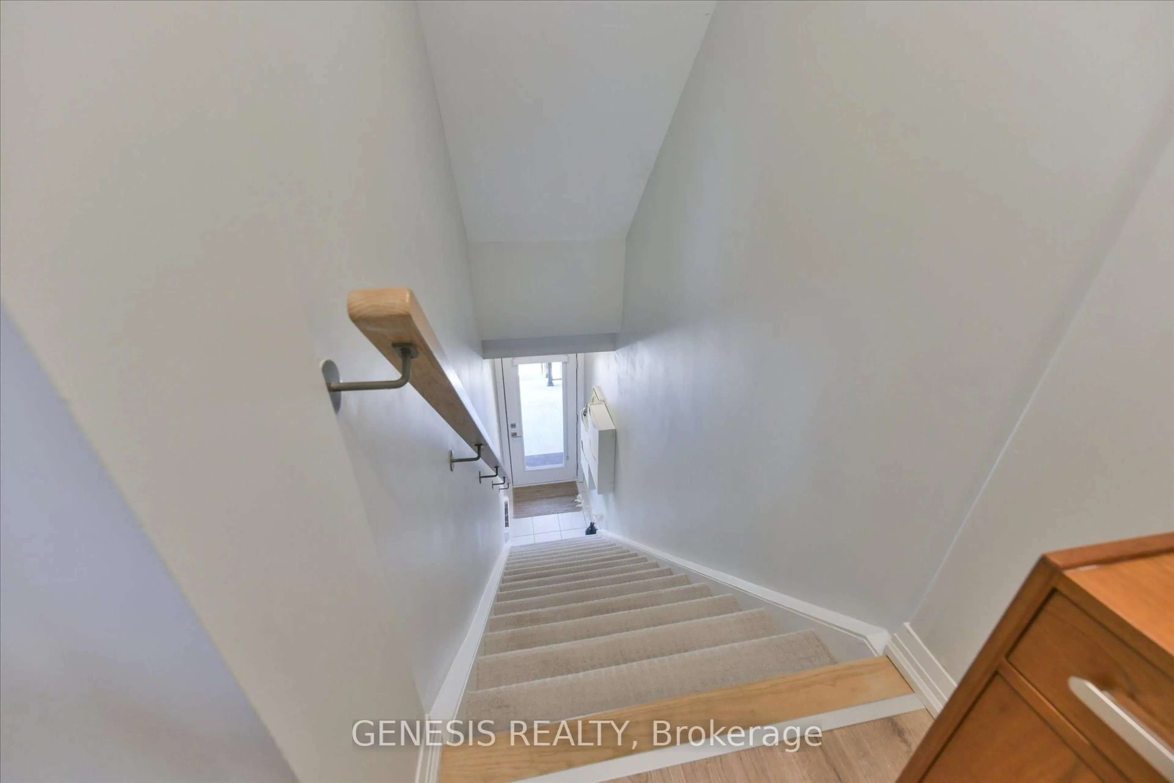 Stairs for 1145 Journeyman Lane #243, Mississauga Ontario L5J 0B5