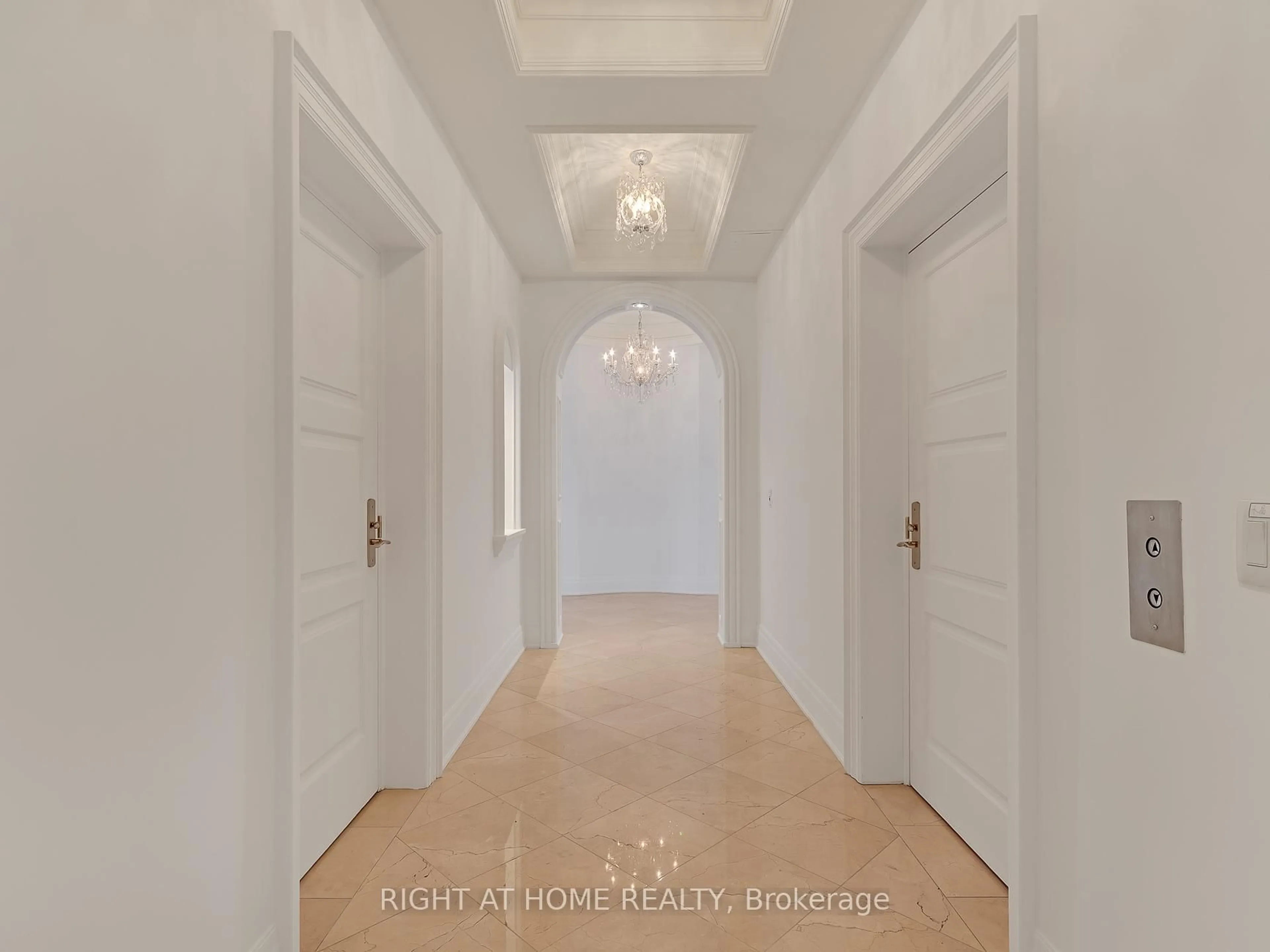 Indoor entryway for 2095 Lake Shore Blvd #LPH19, Toronto Ontario M8V 4G4