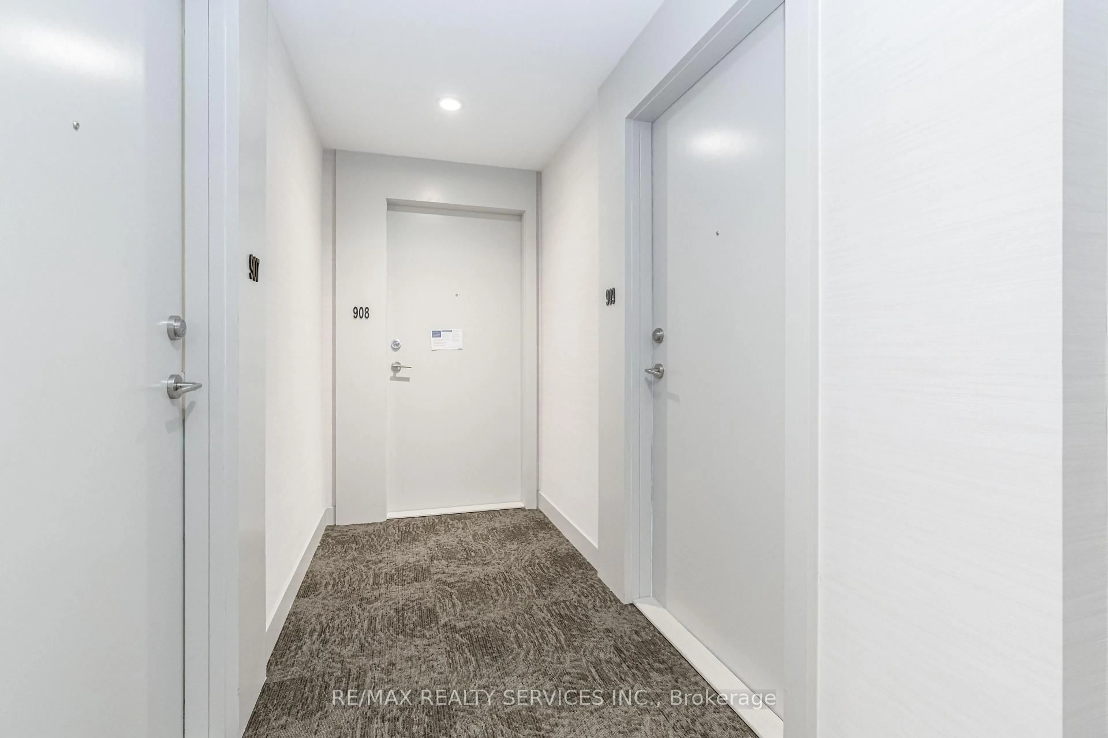 Indoor foyer for 225 Veterans Dr #909, Brampton Ontario L7A 5L7