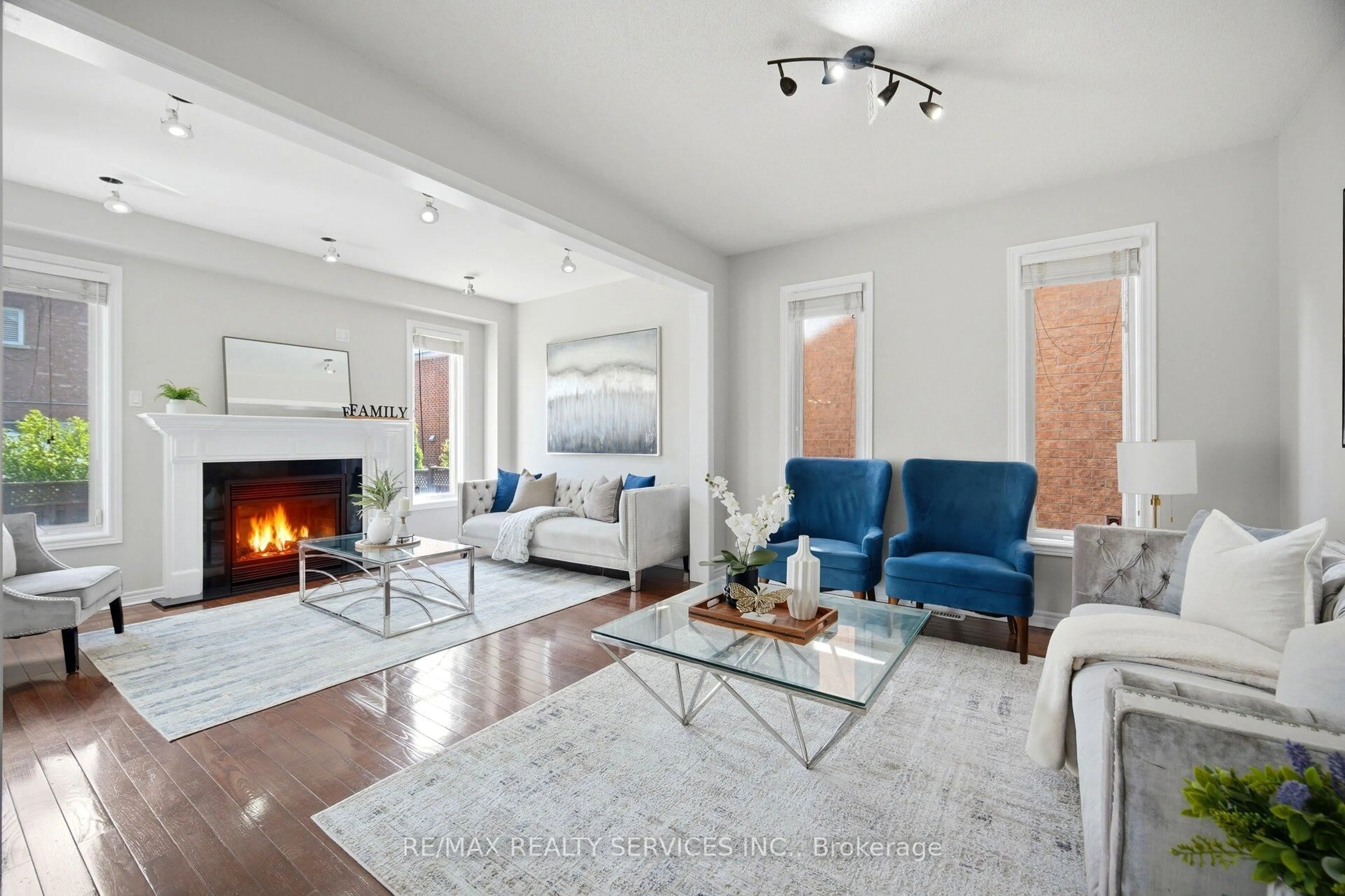 Living room with furniture, unknown for 16 Lagrotto Rd, Brampton Ontario L6V 4S7