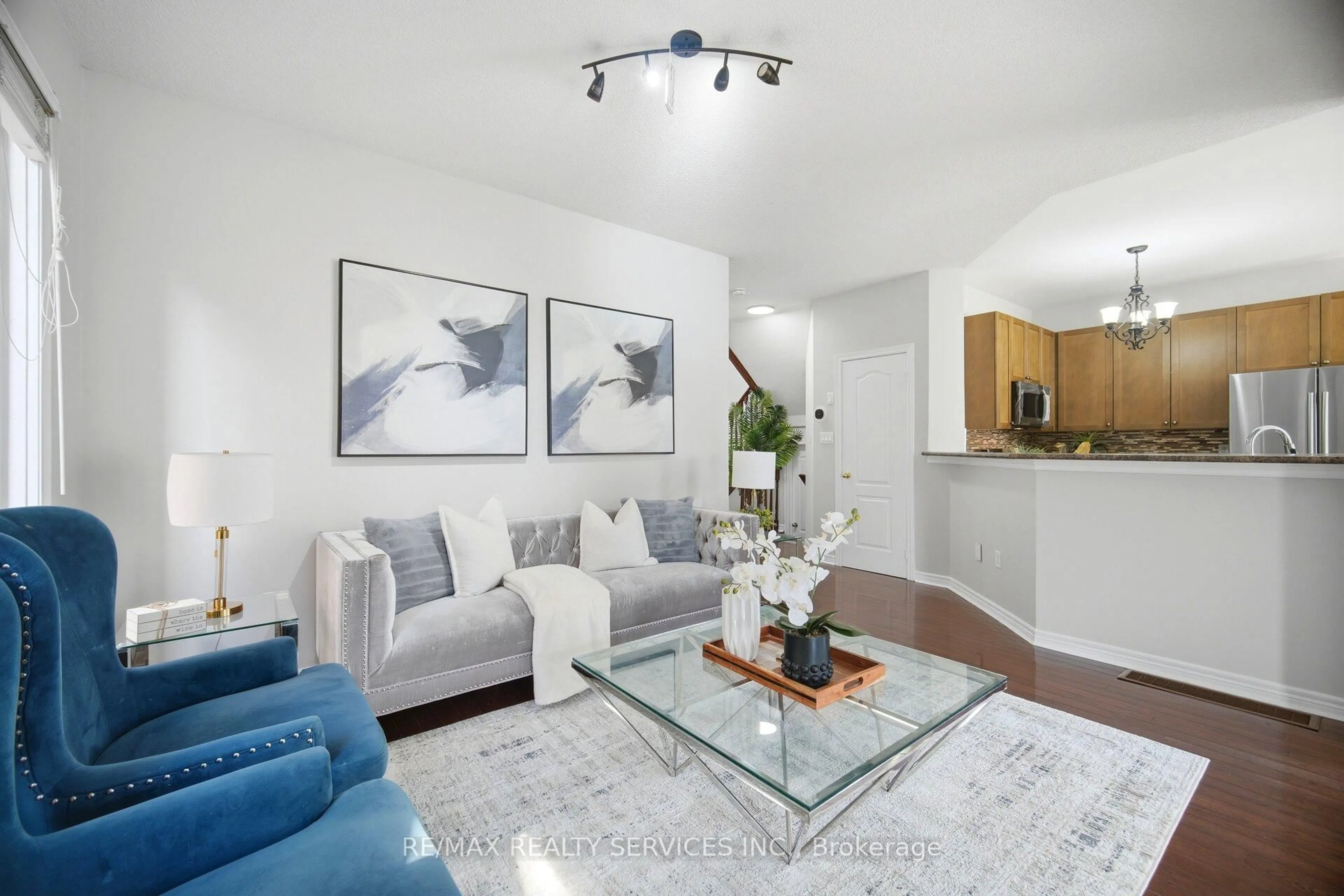 Living room with furniture, unknown for 16 Lagrotto Rd, Brampton Ontario L6V 4S7