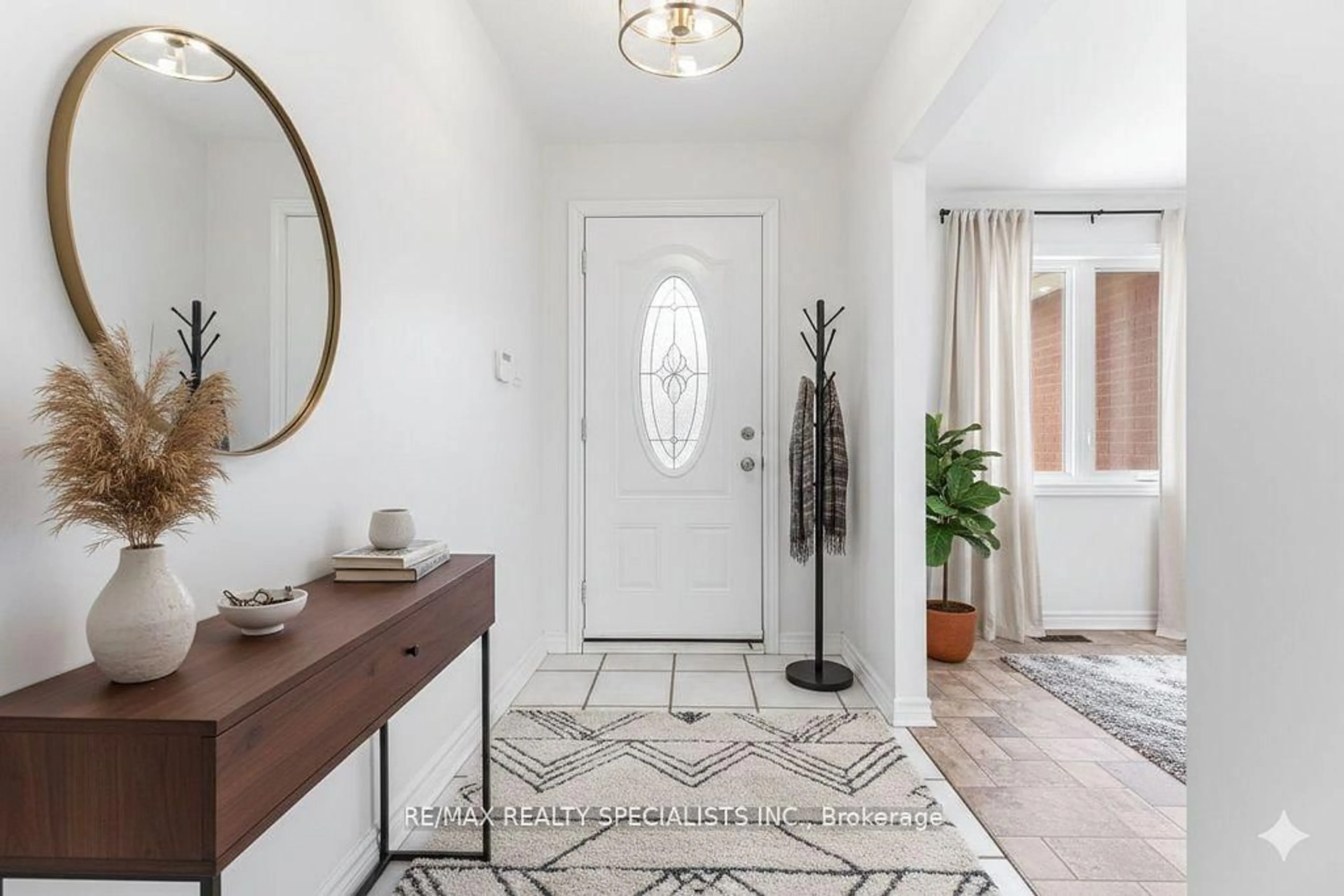 Indoor entryway for 3 Mullis Cres, Brampton Ontario L6Y 4T3