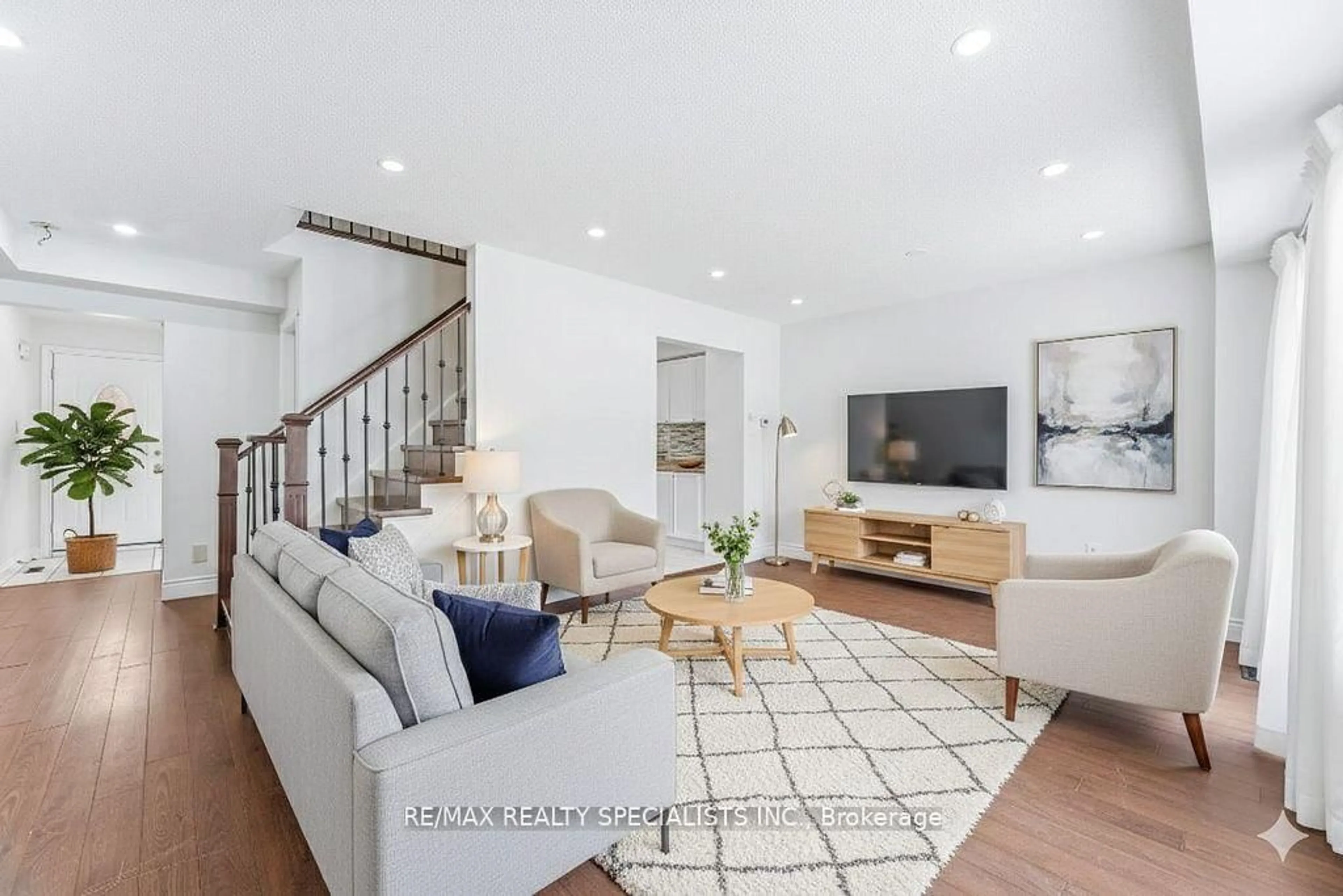 Living room with furniture, unknown for 3 Mullis Cres, Brampton Ontario L6Y 4T3