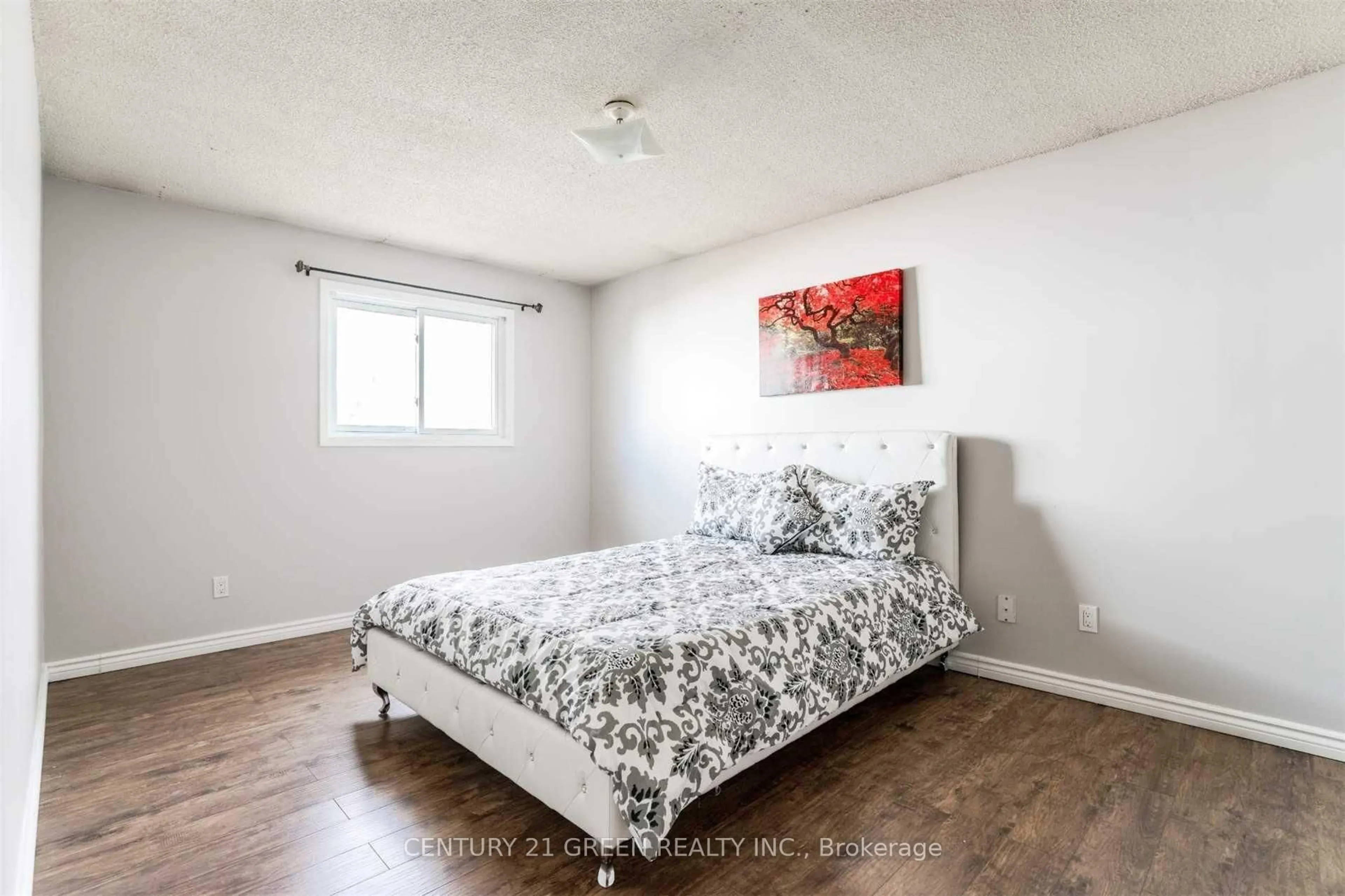 Bedroom with bed, unknown for 750 Queensbridge Dr, Mississauga Ontario L5C 3X2