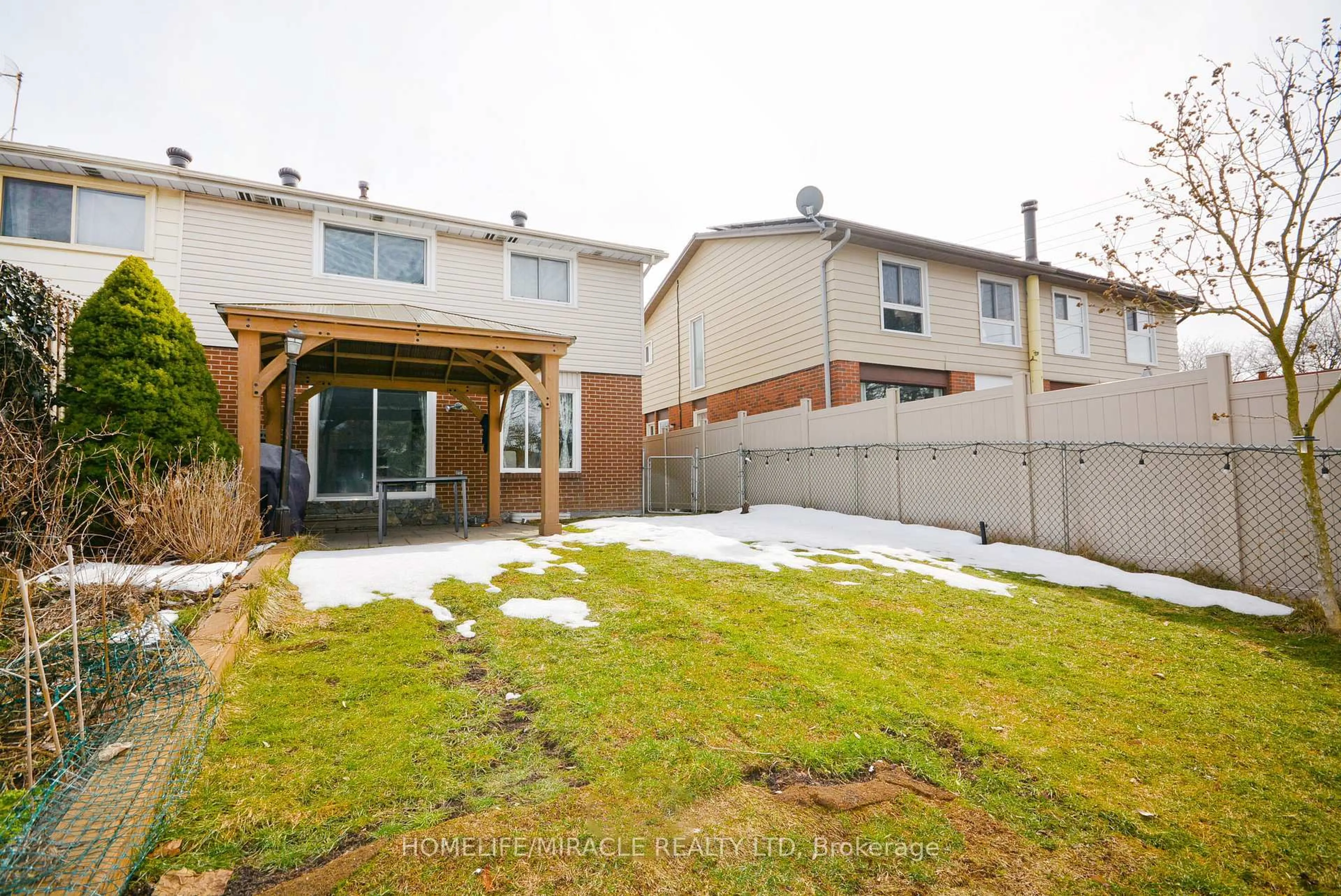 Patio, street for 2335 Council Ring Rd, Mississauga Ontario L5L 1B9