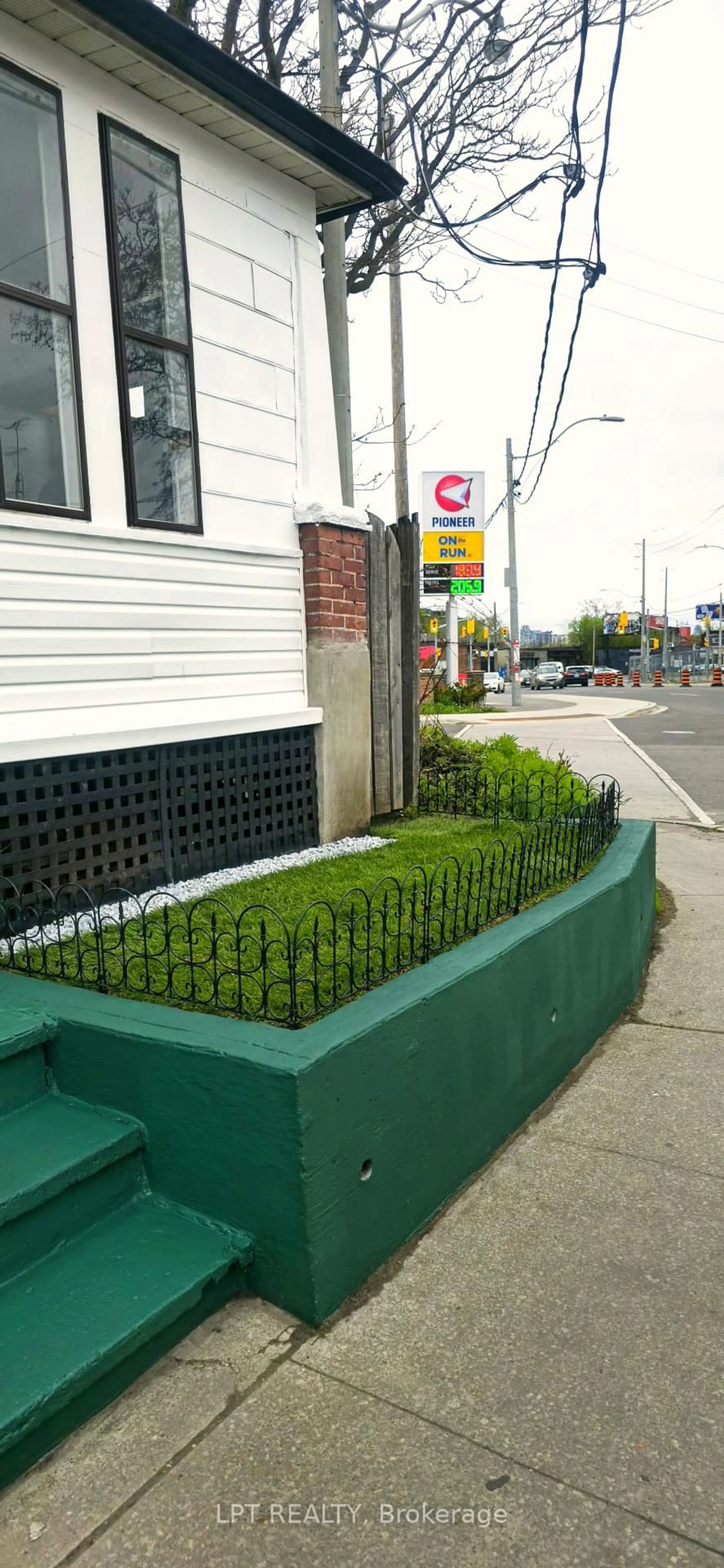 Patio, street for 1314 Dupont St, Toronto Ontario M6H 2A7
