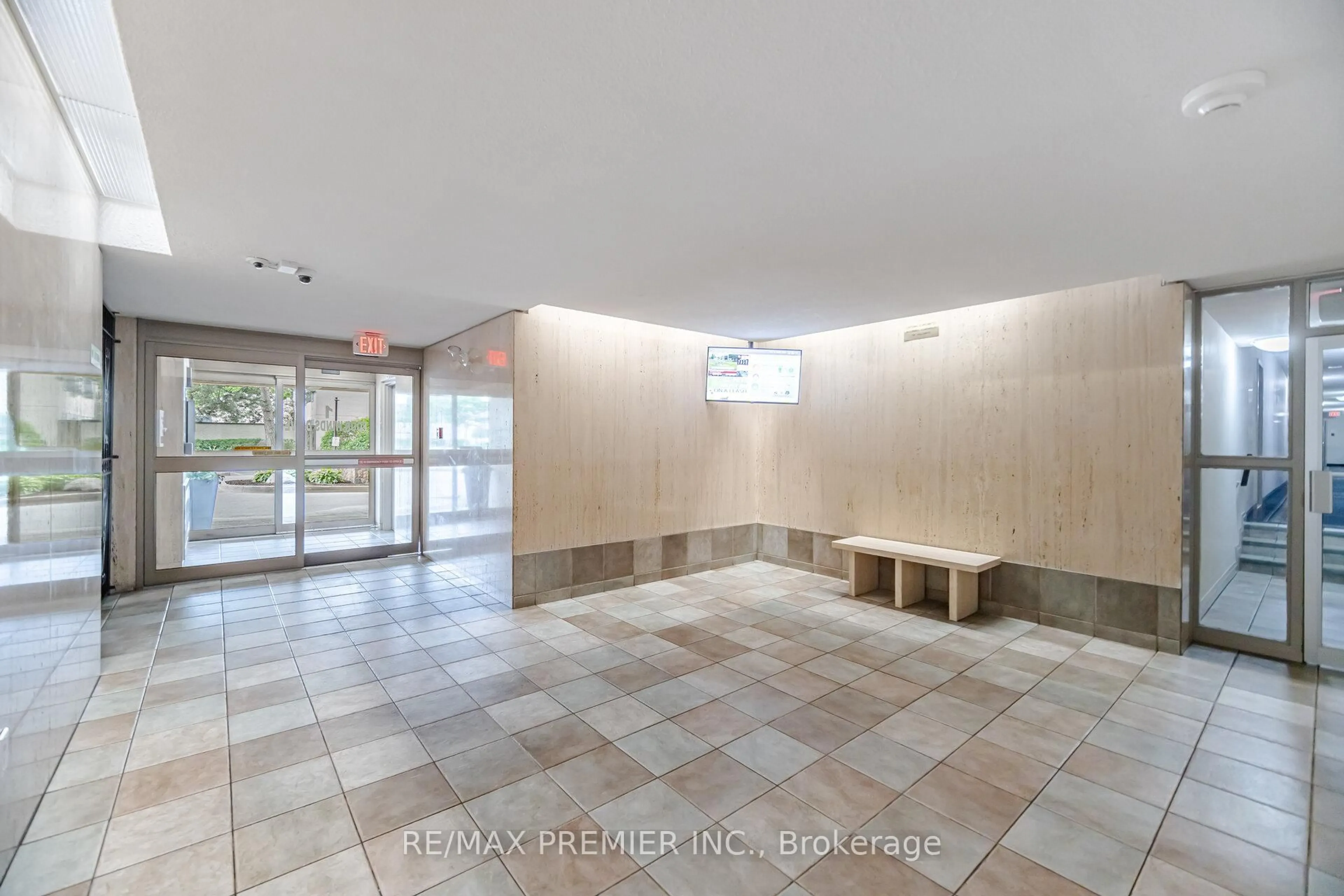 Indoor foyer for 1 Four Winds Dr #701, Toronto Ontario M3J 2T1