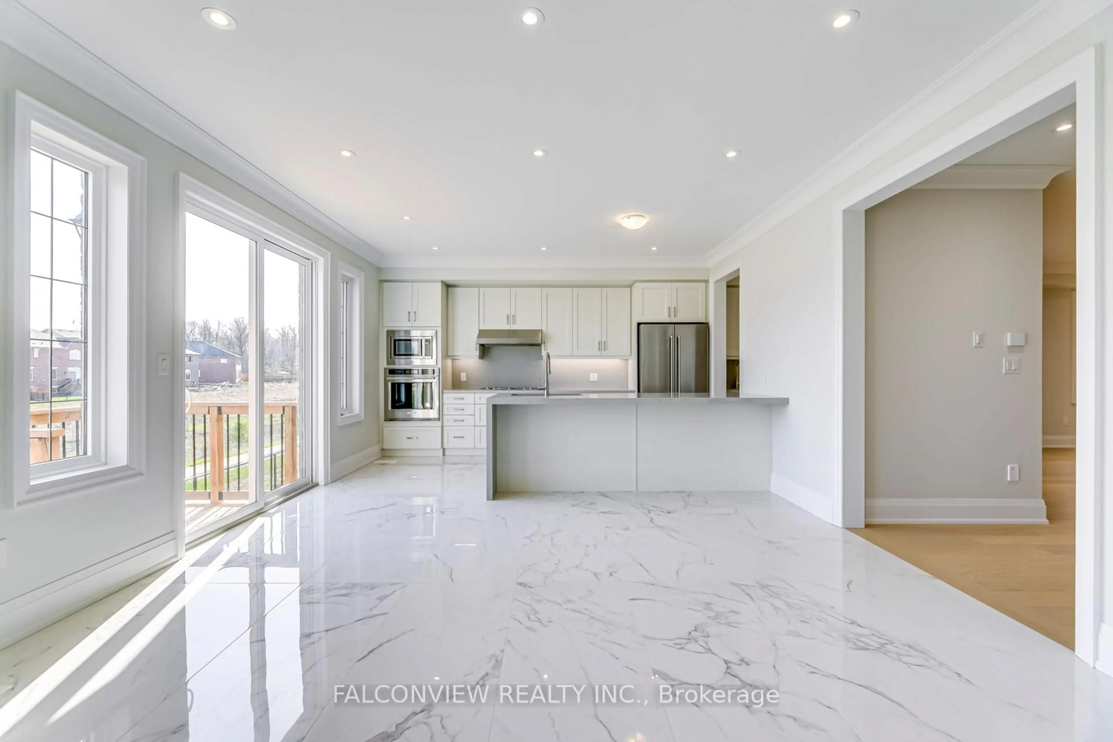 Open concept kitchen, ceramic/tile floor for 91 BRENSCOMBE Rd, Brampton Ontario L7A 4K5
