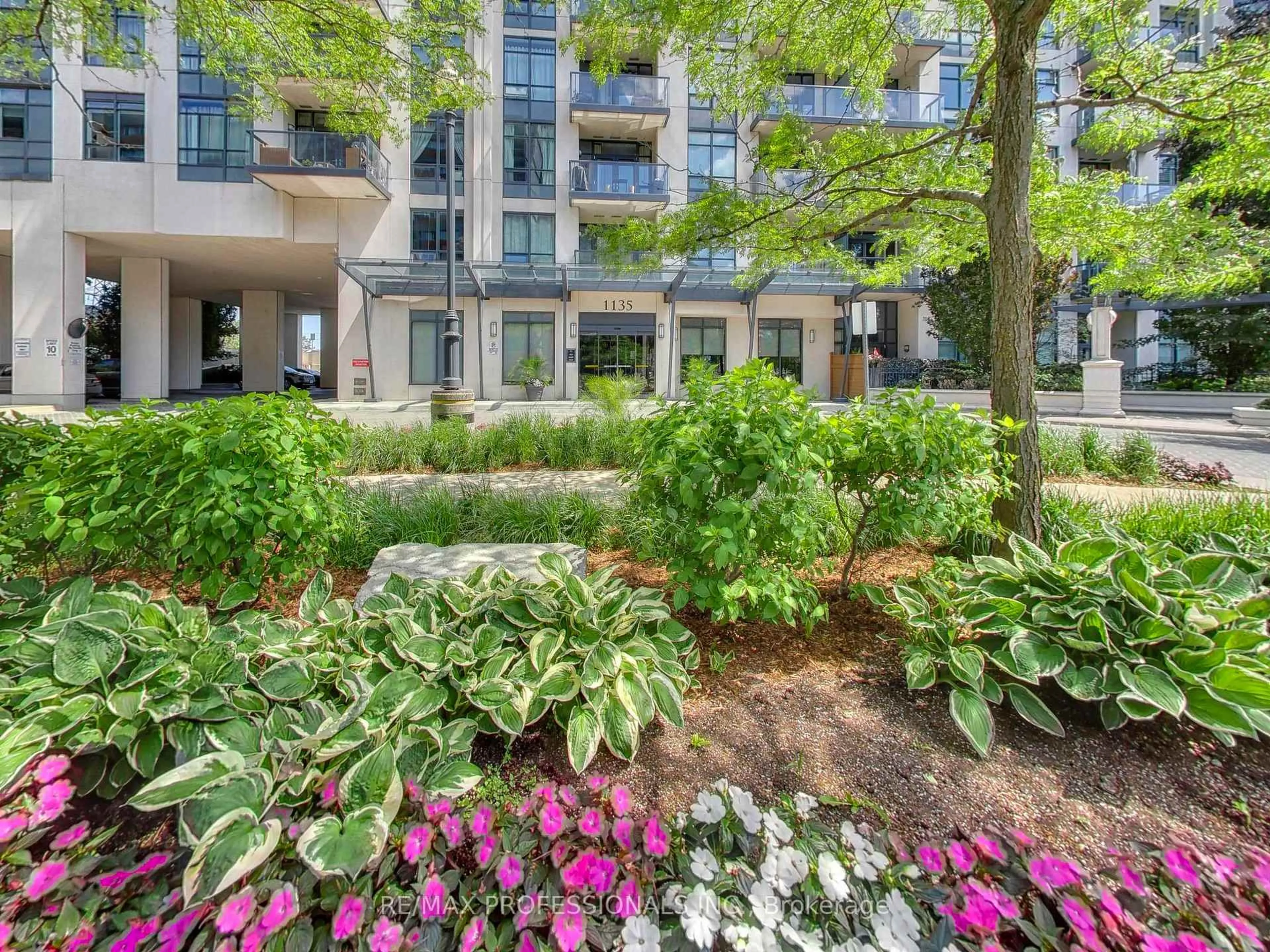 Patio, street for 1135 Royal York Rd #711, Toronto Ontario M9A 0C3
