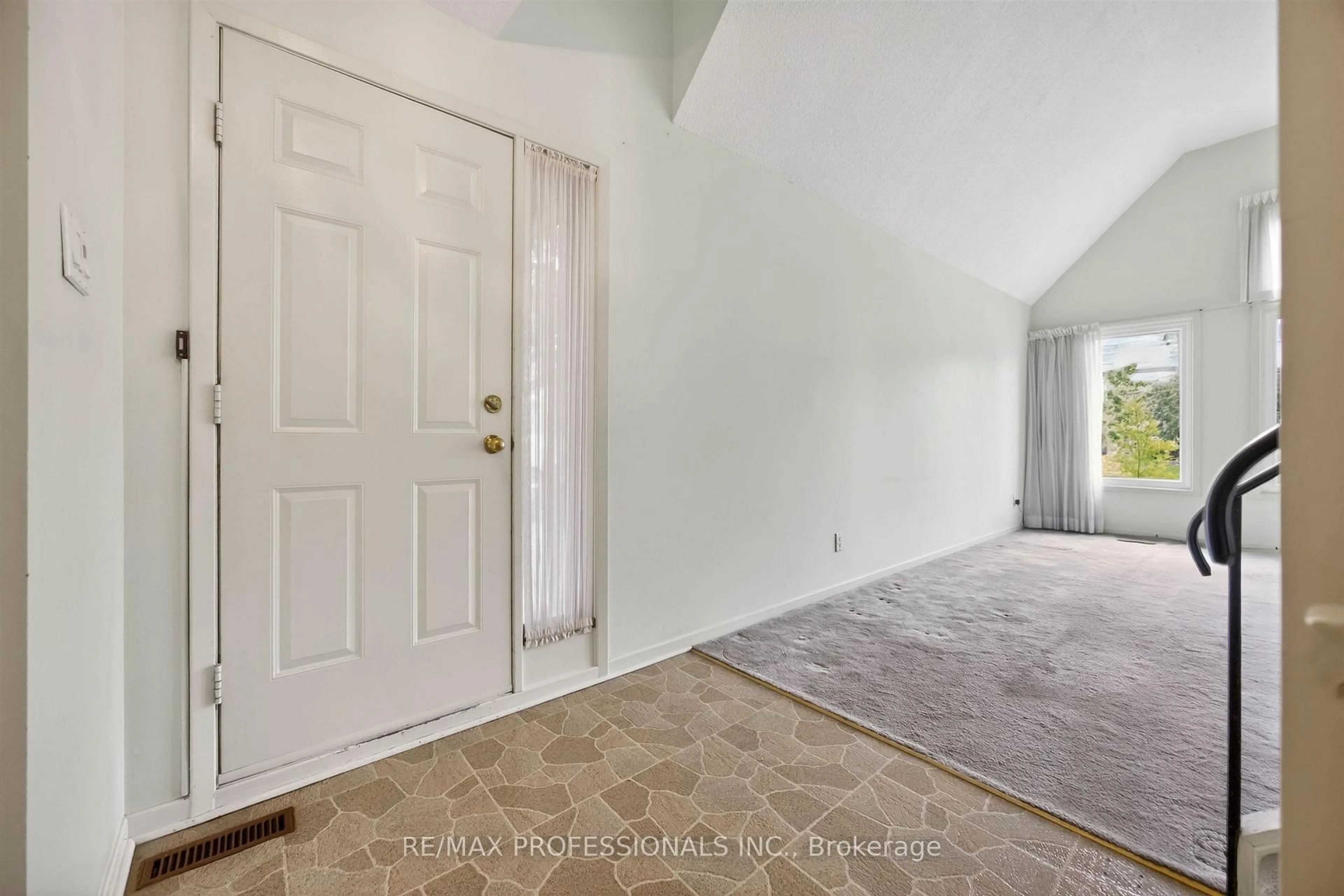 Indoor entryway for 4 Bigham Cres, Toronto Ontario M9C 5C6