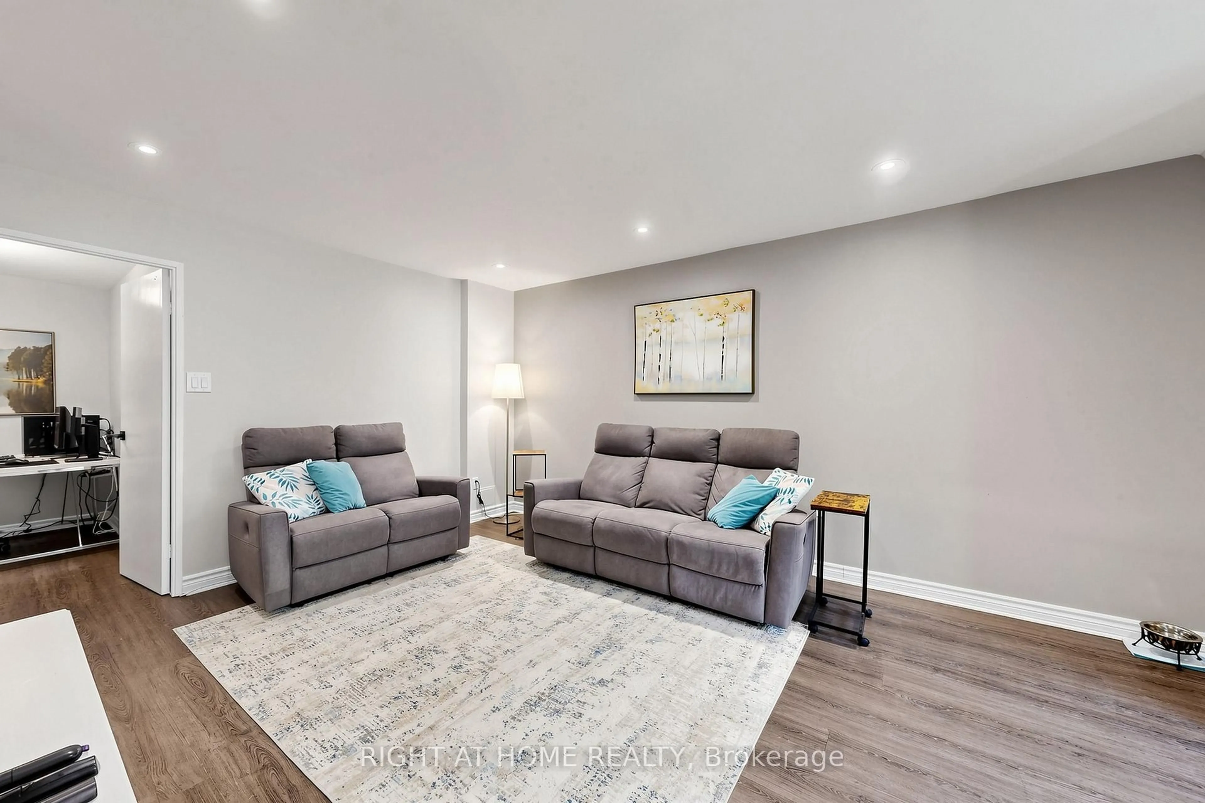 Living room with furniture, unknown for 2001 Bonnymede Dr #172, Mississauga Ontario L5J 4H8
