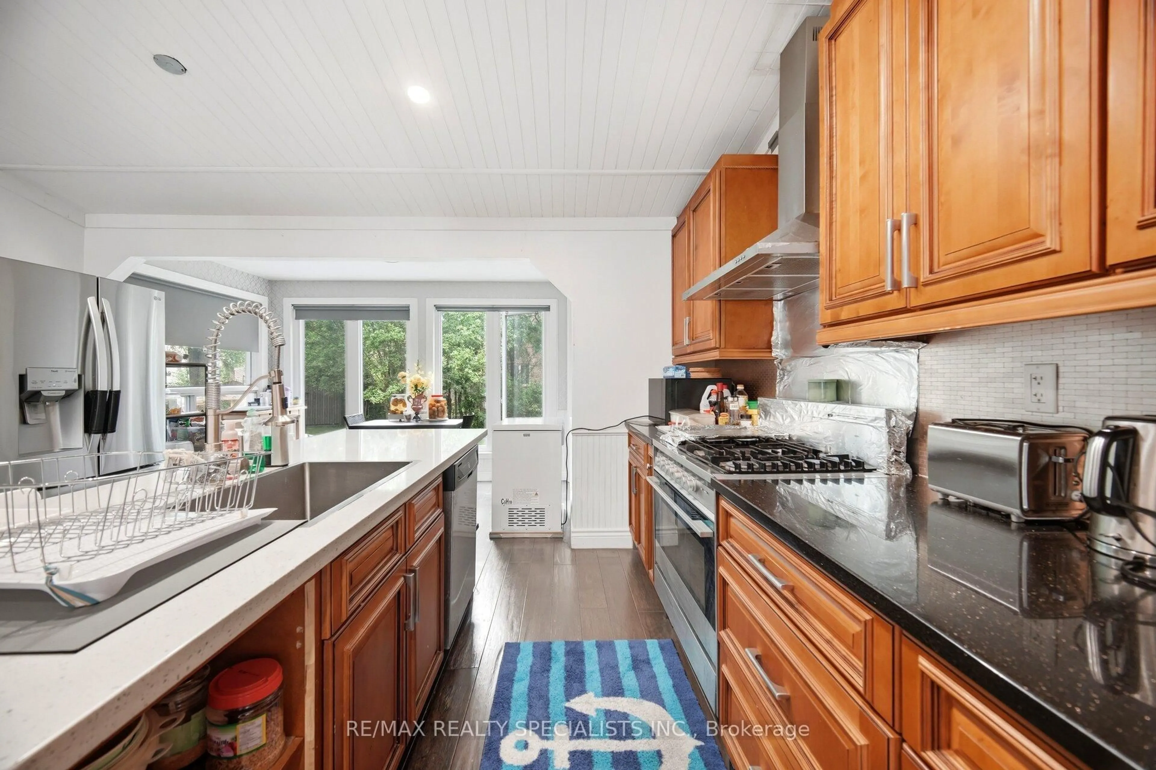 Unknown for 709 Queensway, Mississauga Ontario L5C 1A7