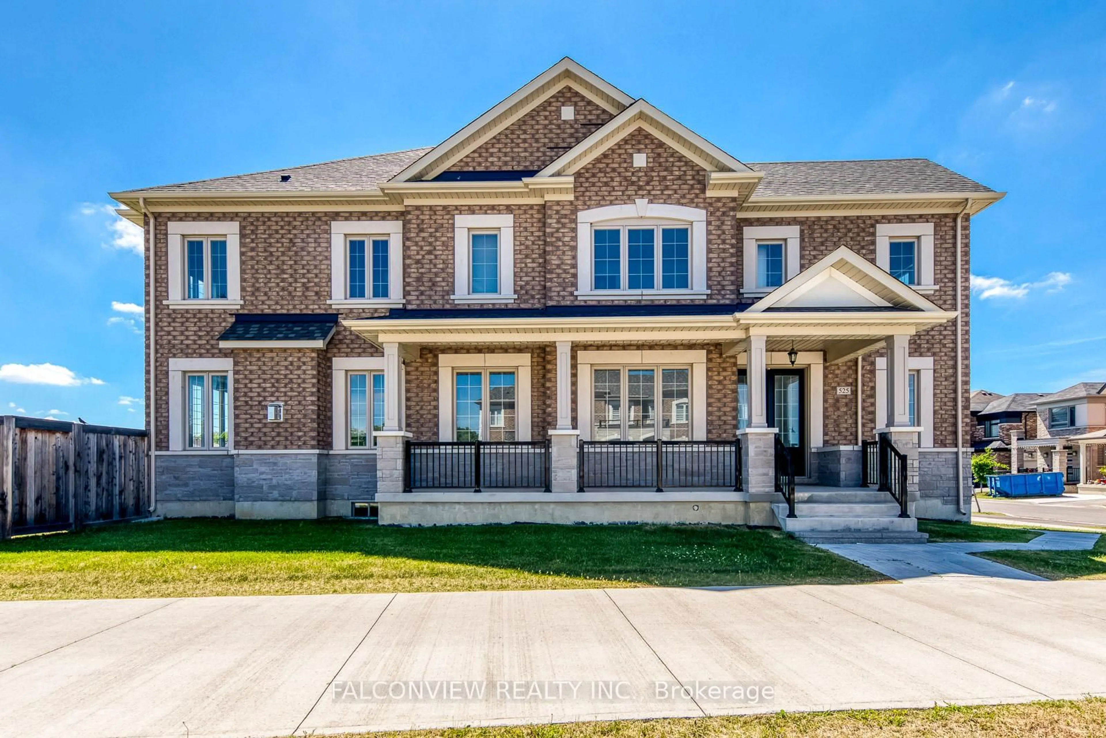 Home with brick exterior material, street for 525 Remembrance Rd, Brampton Ontario L7A 5E4