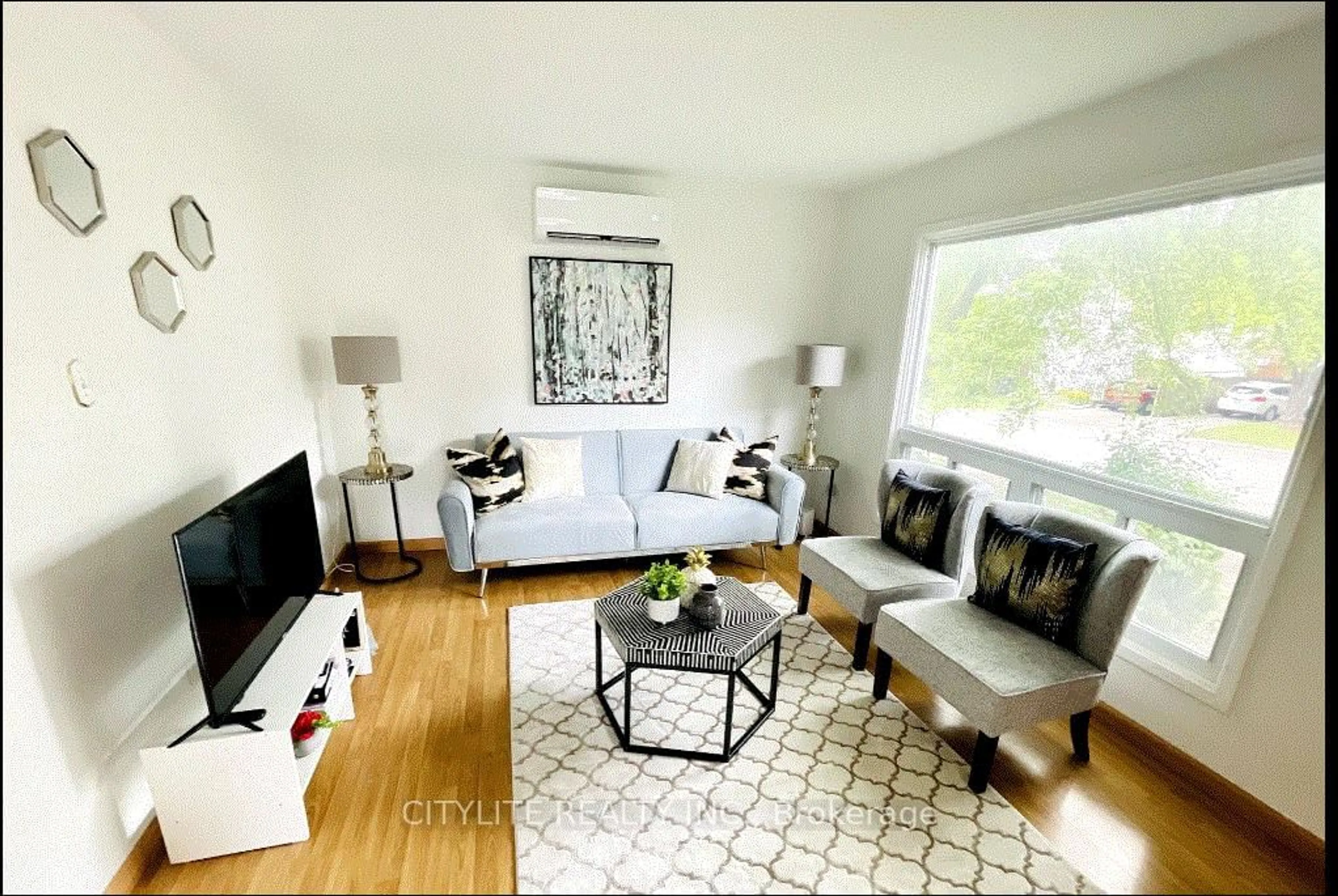 Living room with furniture, wood/laminate floor for 8 Horseshoe Crt, Brampton Ontario L6S 1S1