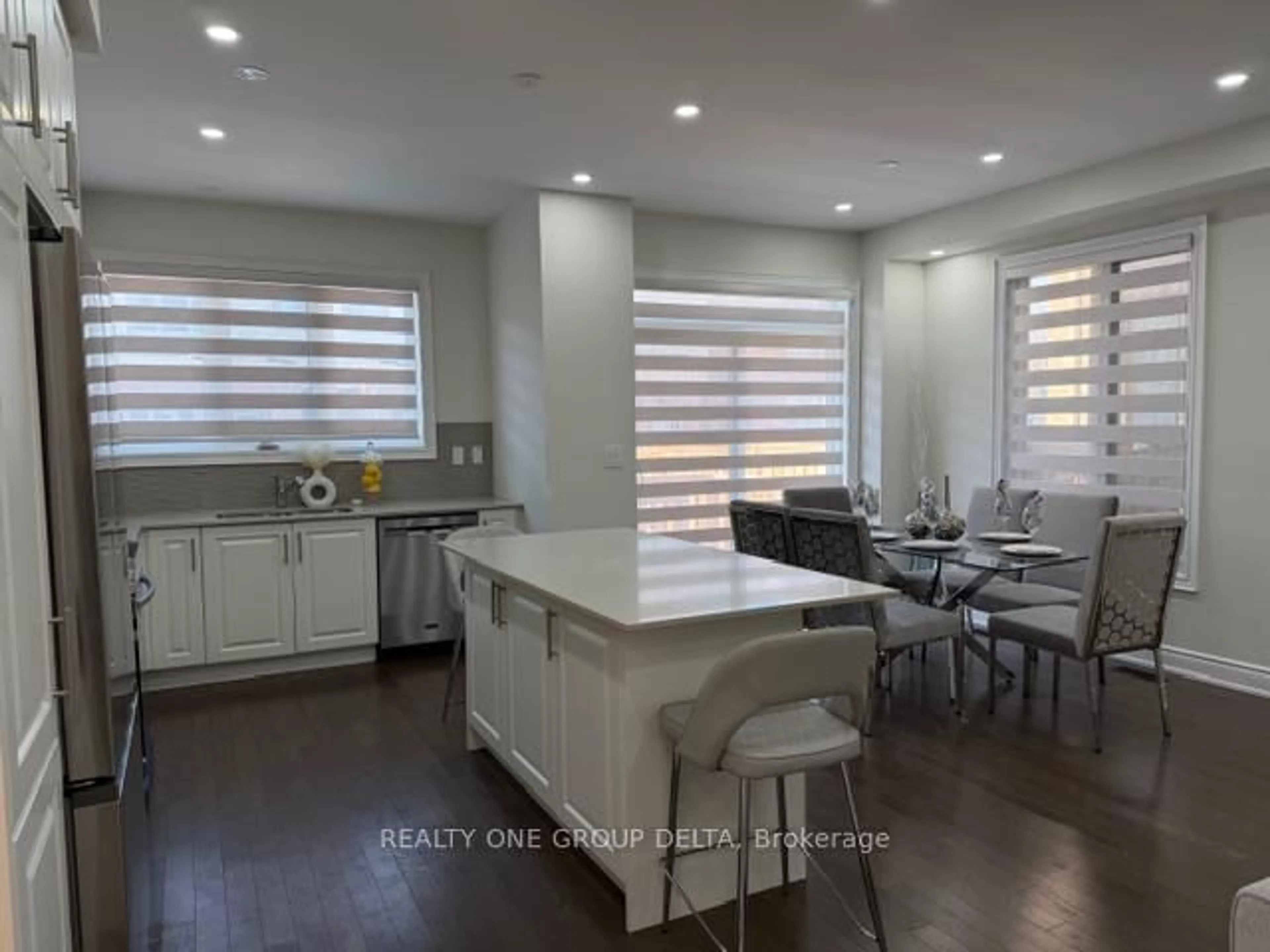 Contemporary kitchen, ceramic/tile floor for 6 Quinton Rdge #., Brampton Ontario L6Y 0E3