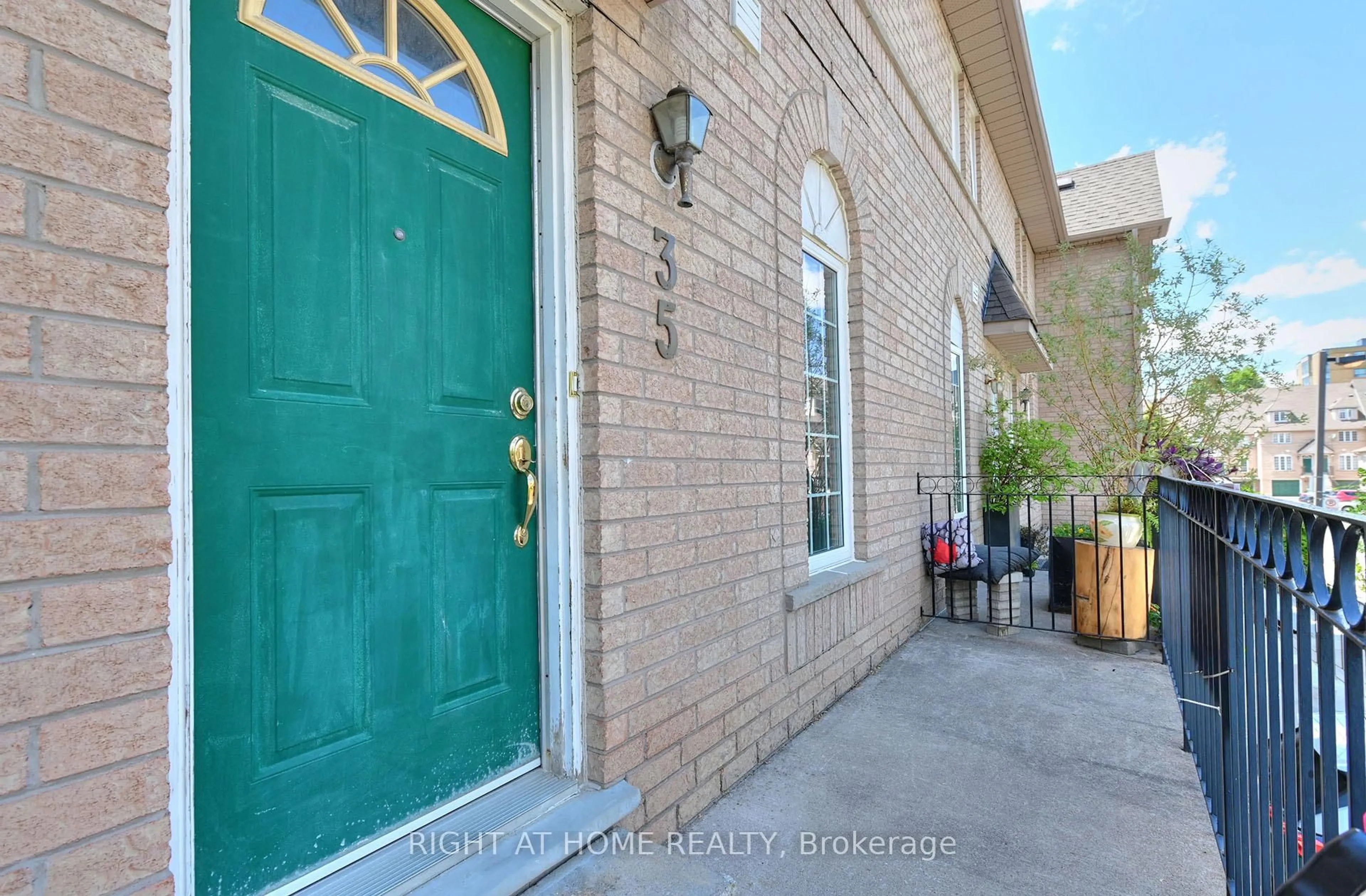 Unknown for 80 Strathaven Dr #35, Mississauga Ontario L5R 3V9