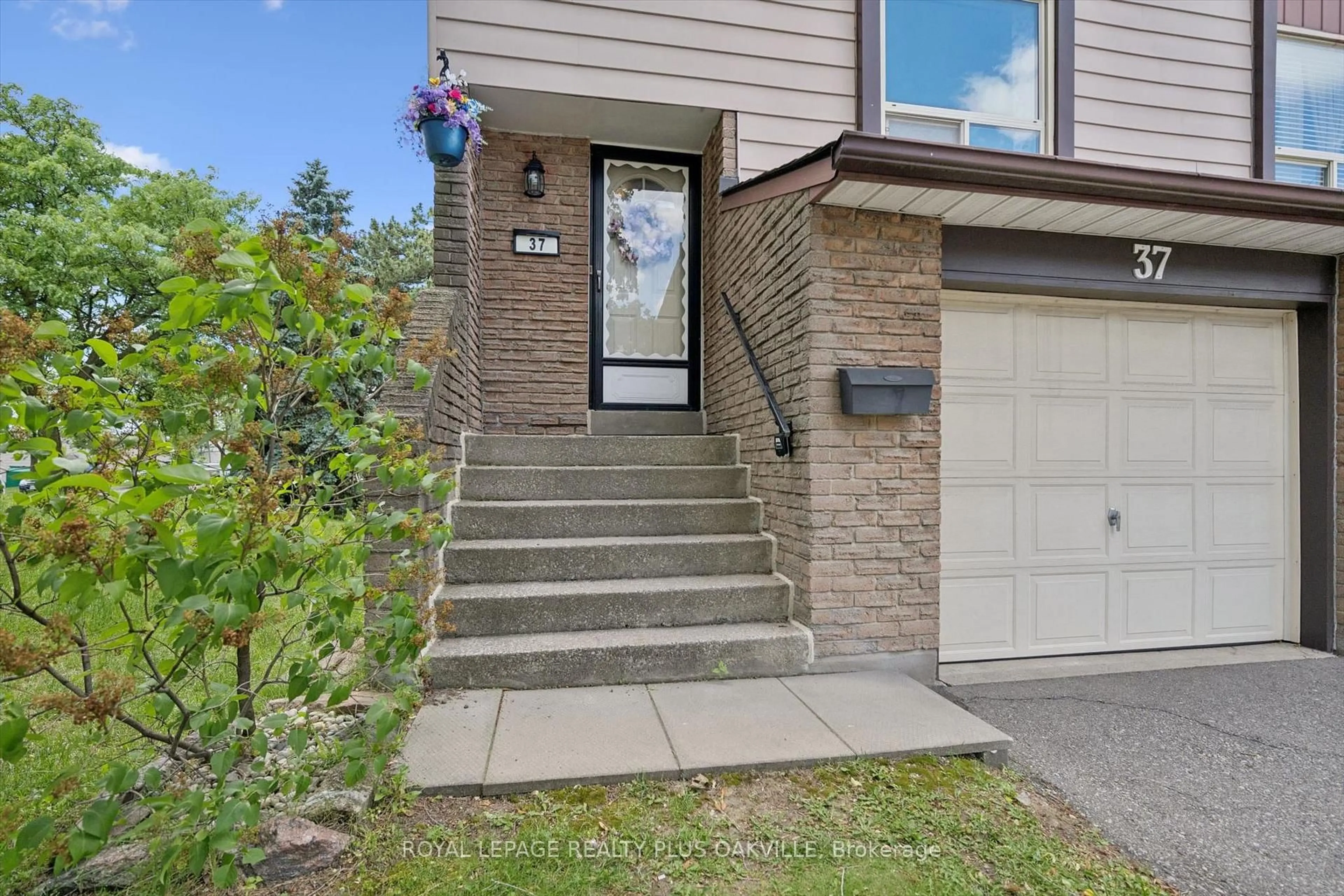 Unknown for 1221 Dundix Rd #37, Mississauga Ontario L4Y 3Y9