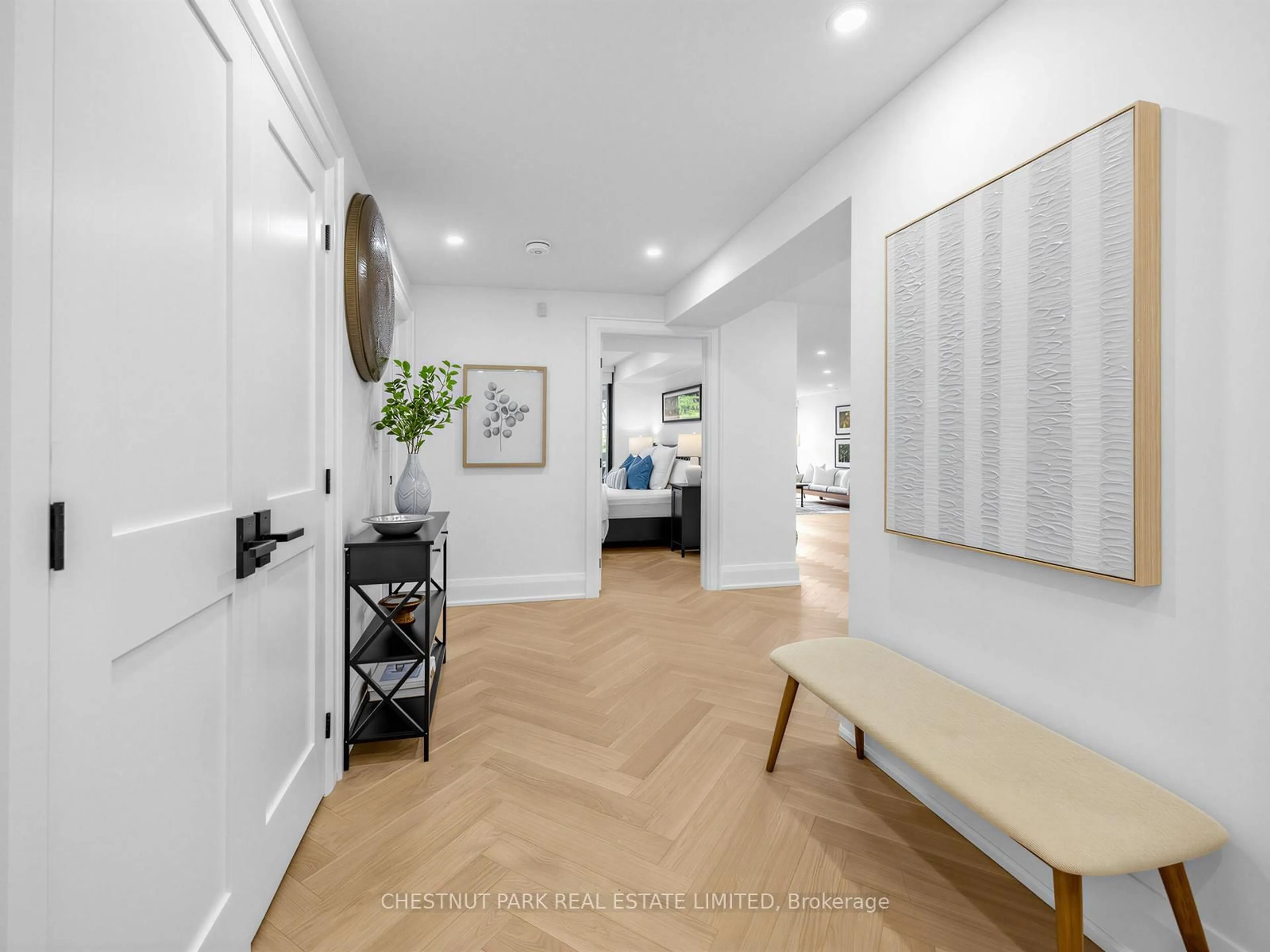 Indoor entryway for 2545 Bloor St #PH 405, Toronto Ontario M6S 1S1