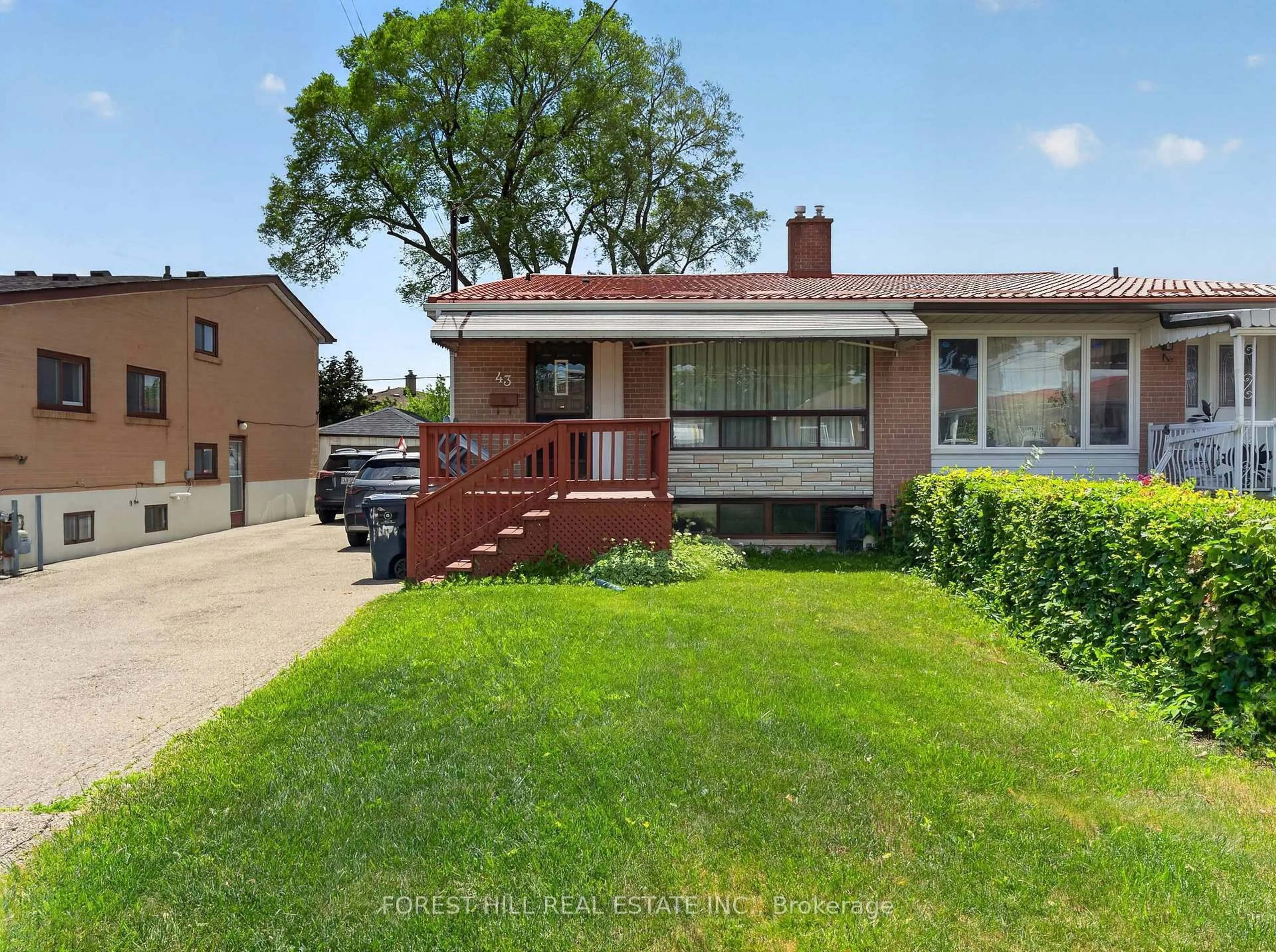 A pic from outside/outdoor area/front of a property/back of a property/a pic from drone, street for 43 Lanyard Rd, Toronto Ontario M9M 1Y8