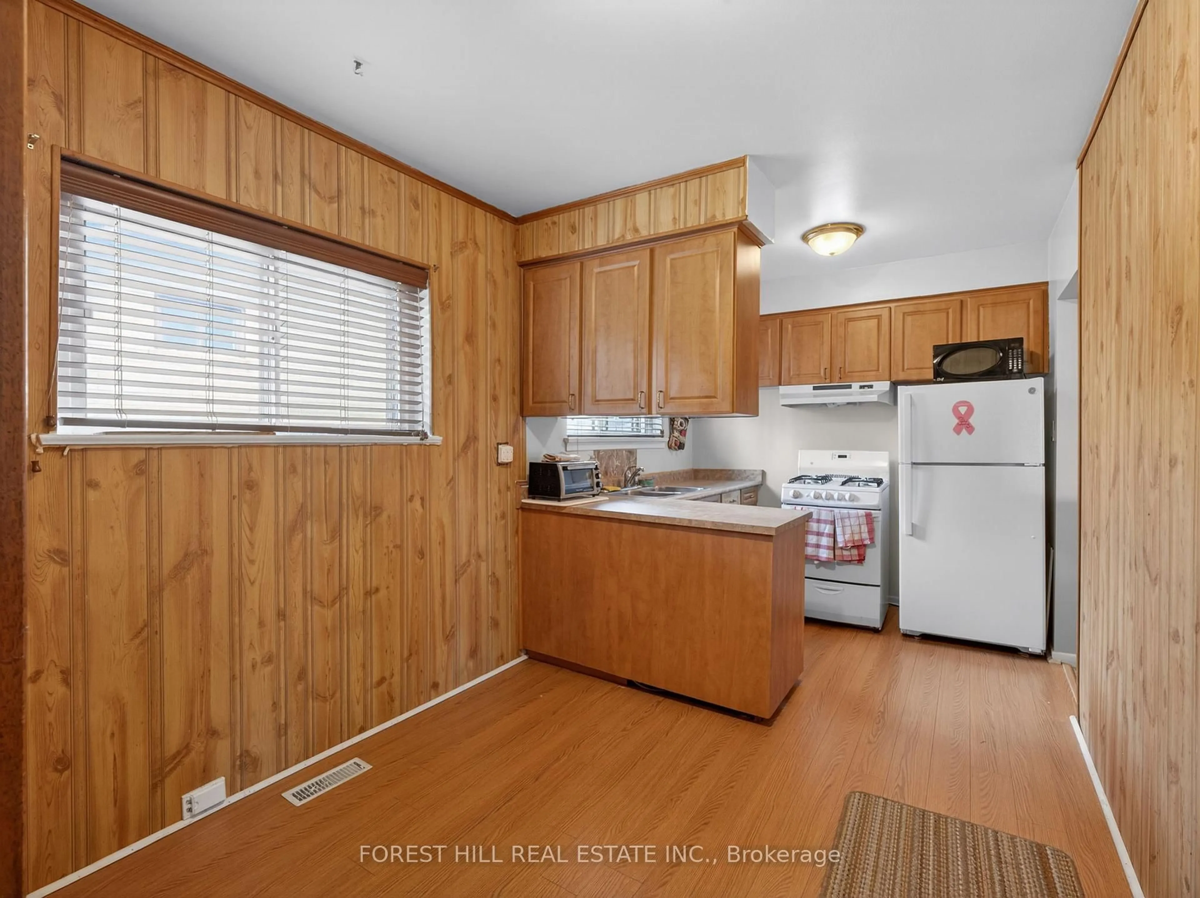 Standard kitchen, wood/laminate floor for 43 Lanyard Rd, Toronto Ontario M9M 1Y8