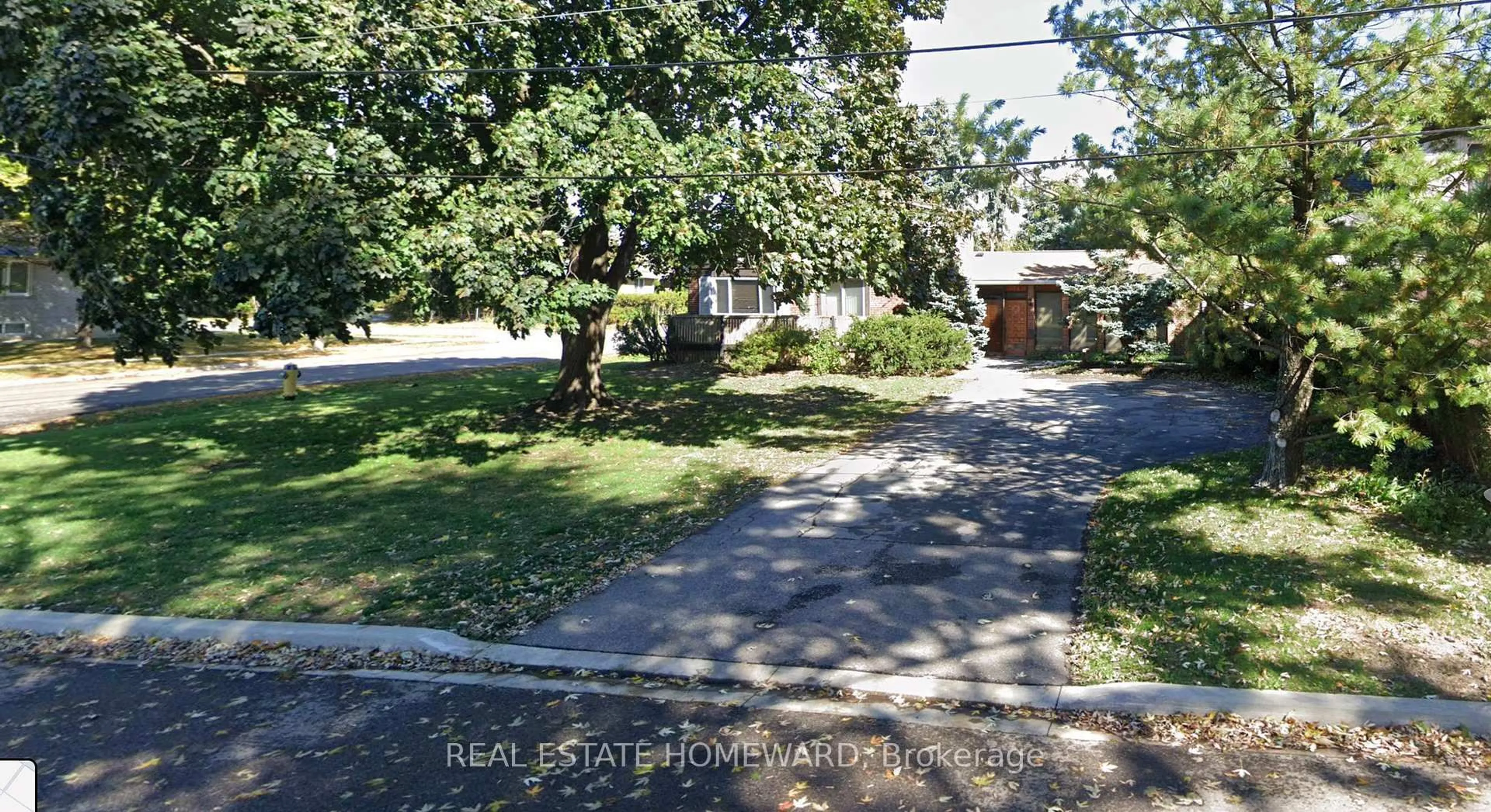 A pic from outside/outdoor area/front of a property/back of a property/a pic from drone, street for 117 Warwood Rd, Toronto Ontario M9B 5B6