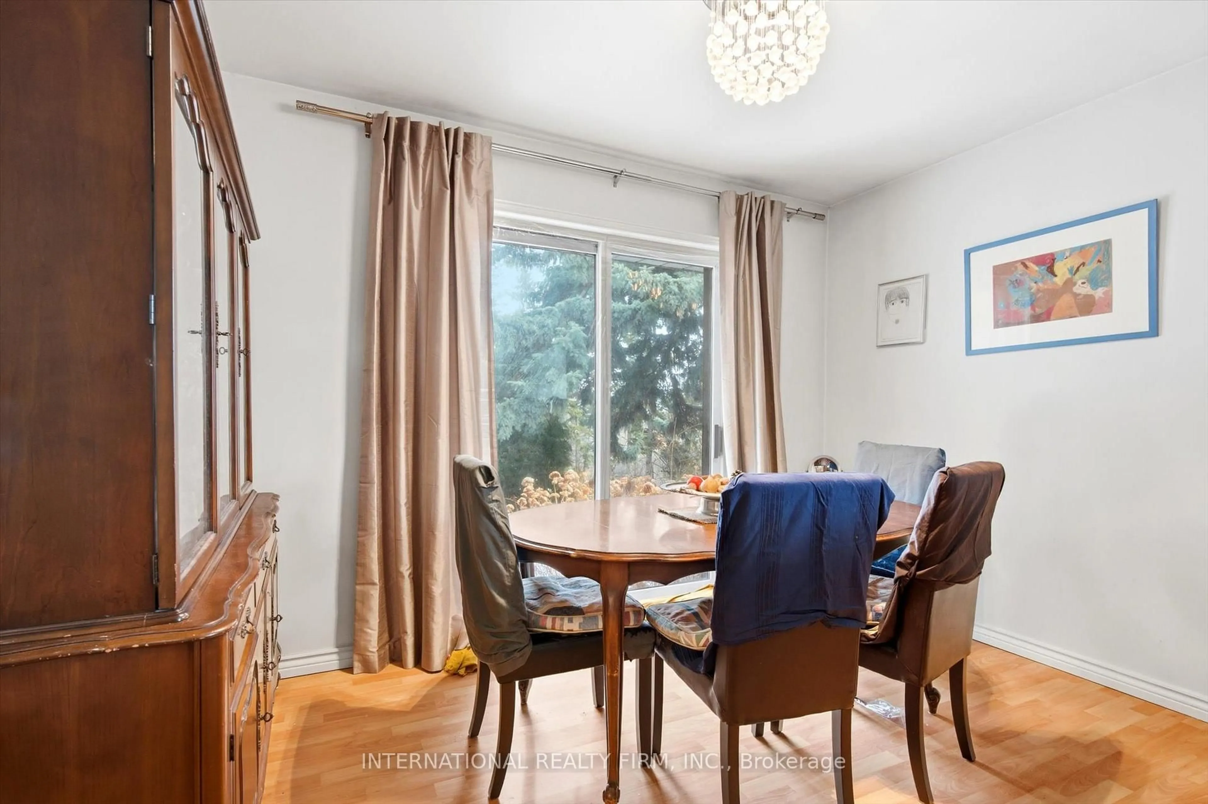 Dining room, wood/laminate floor for 84 Hadrian Dr, Toronto Ontario M9W 1V4