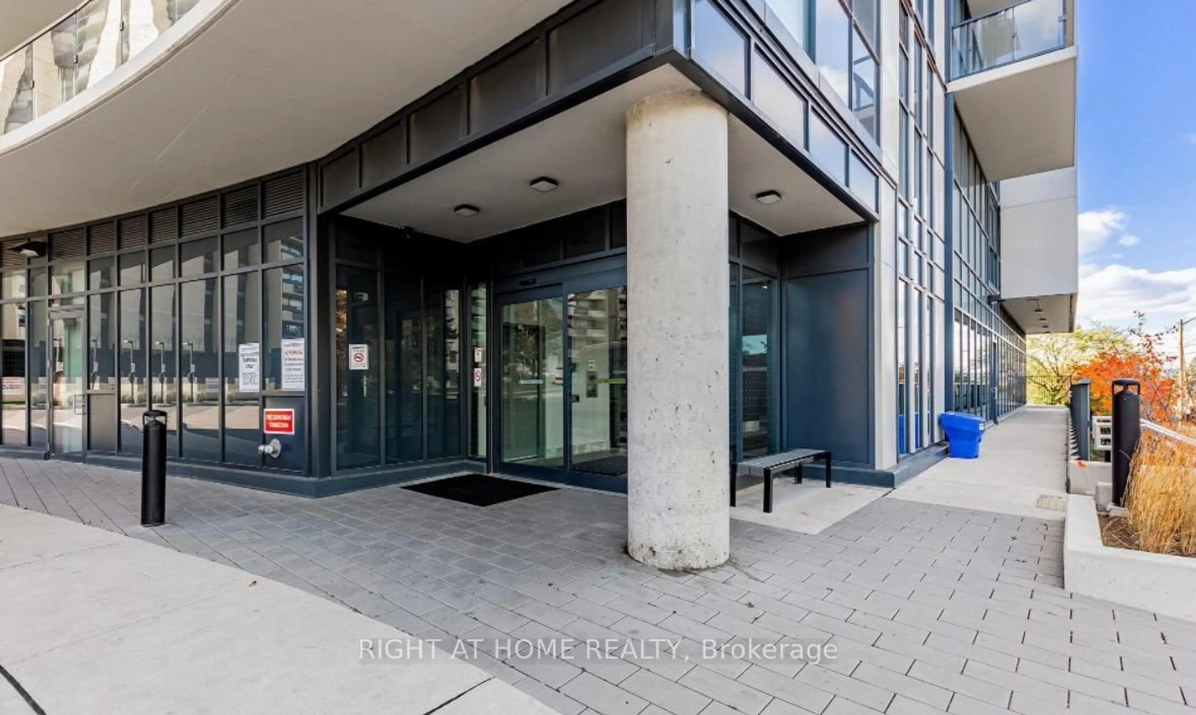 Indoor foyer for 1461 Lawrence ave W Ave #1801, Toronto Ontario M6L 1B3