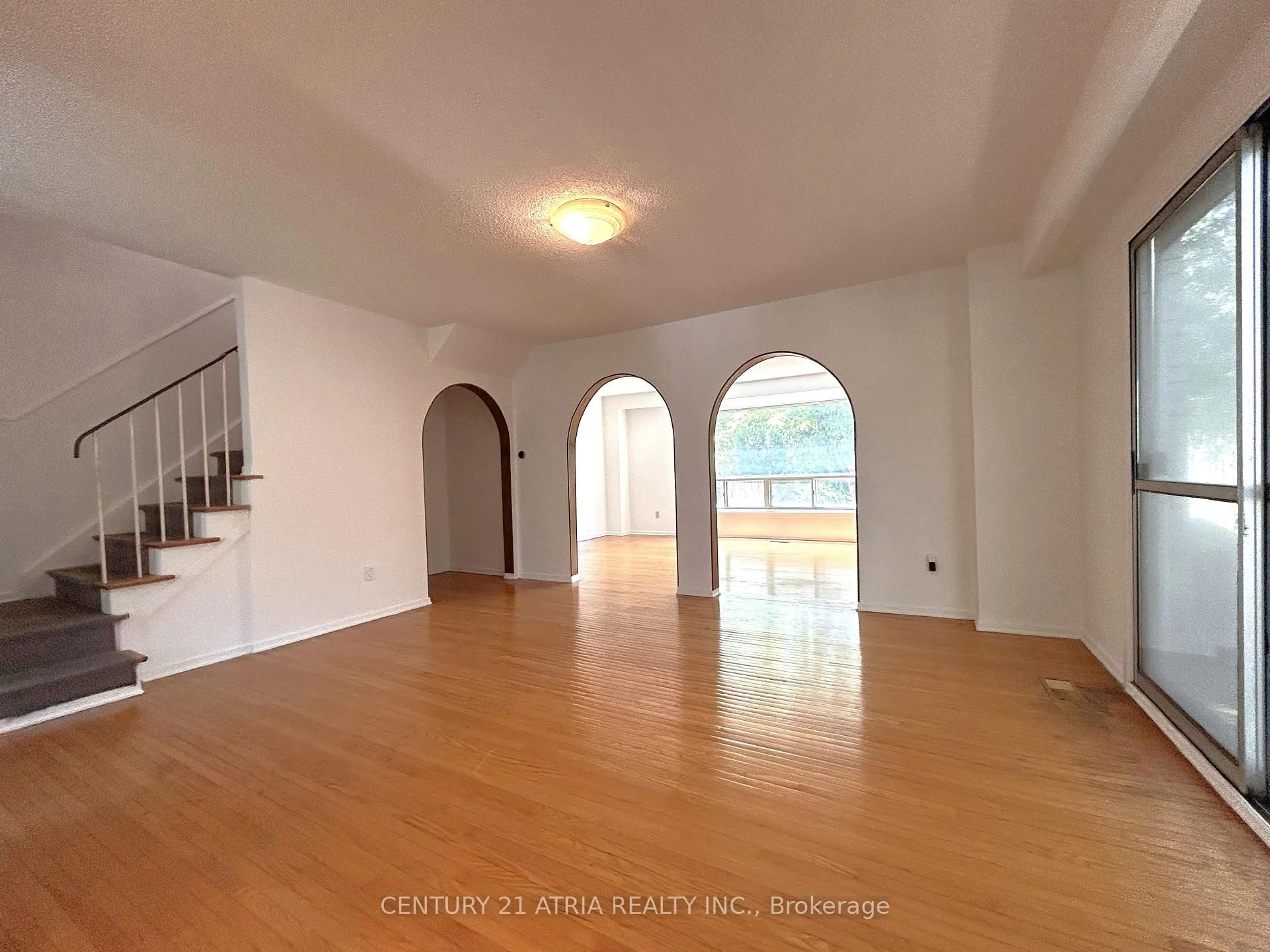 A pic of a room for 3441 Oakglade Cres, Mississauga Ontario L5C 1X4