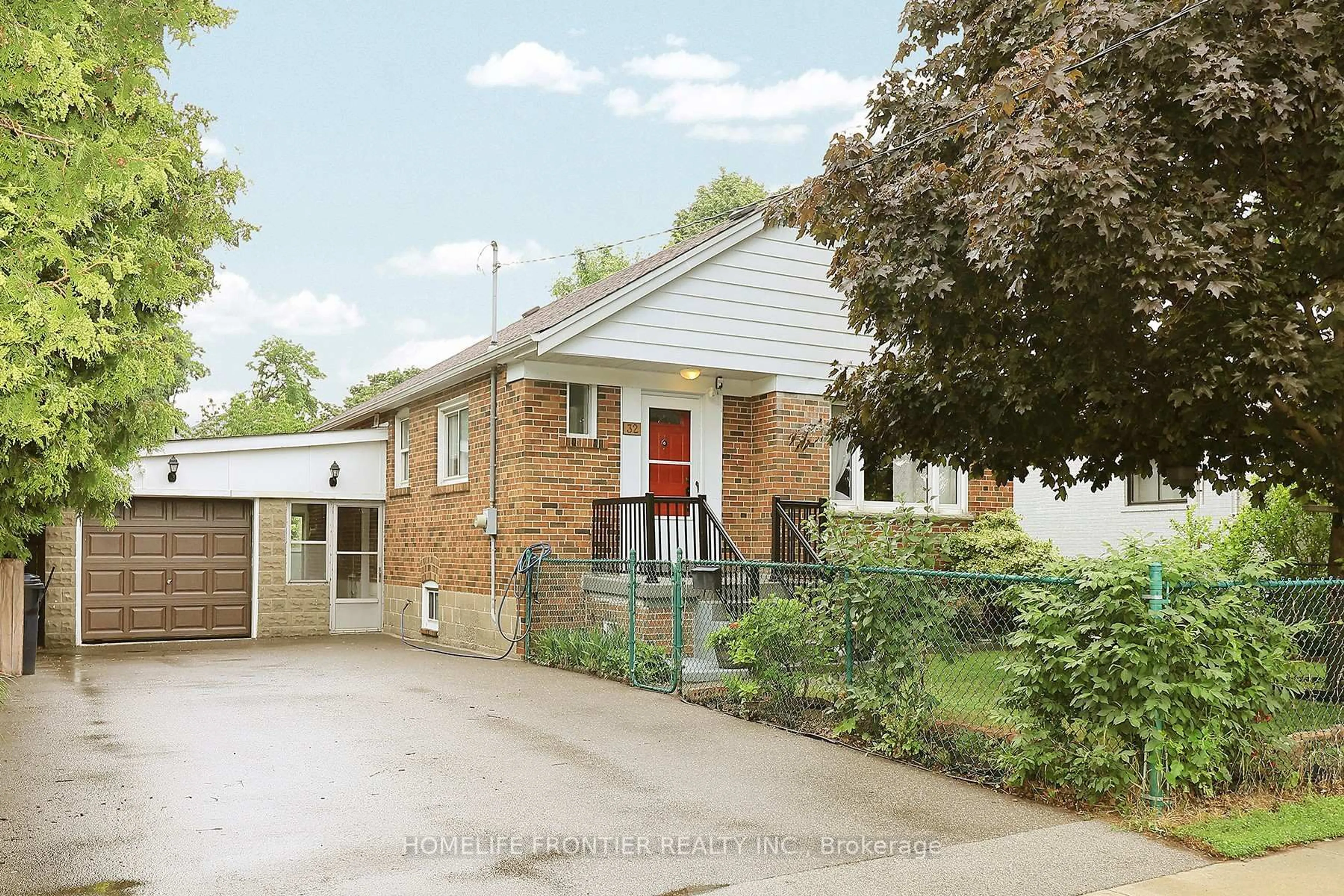 Home with brick exterior material, street for 32 Coules Crt, Toronto Ontario M8W 2N9