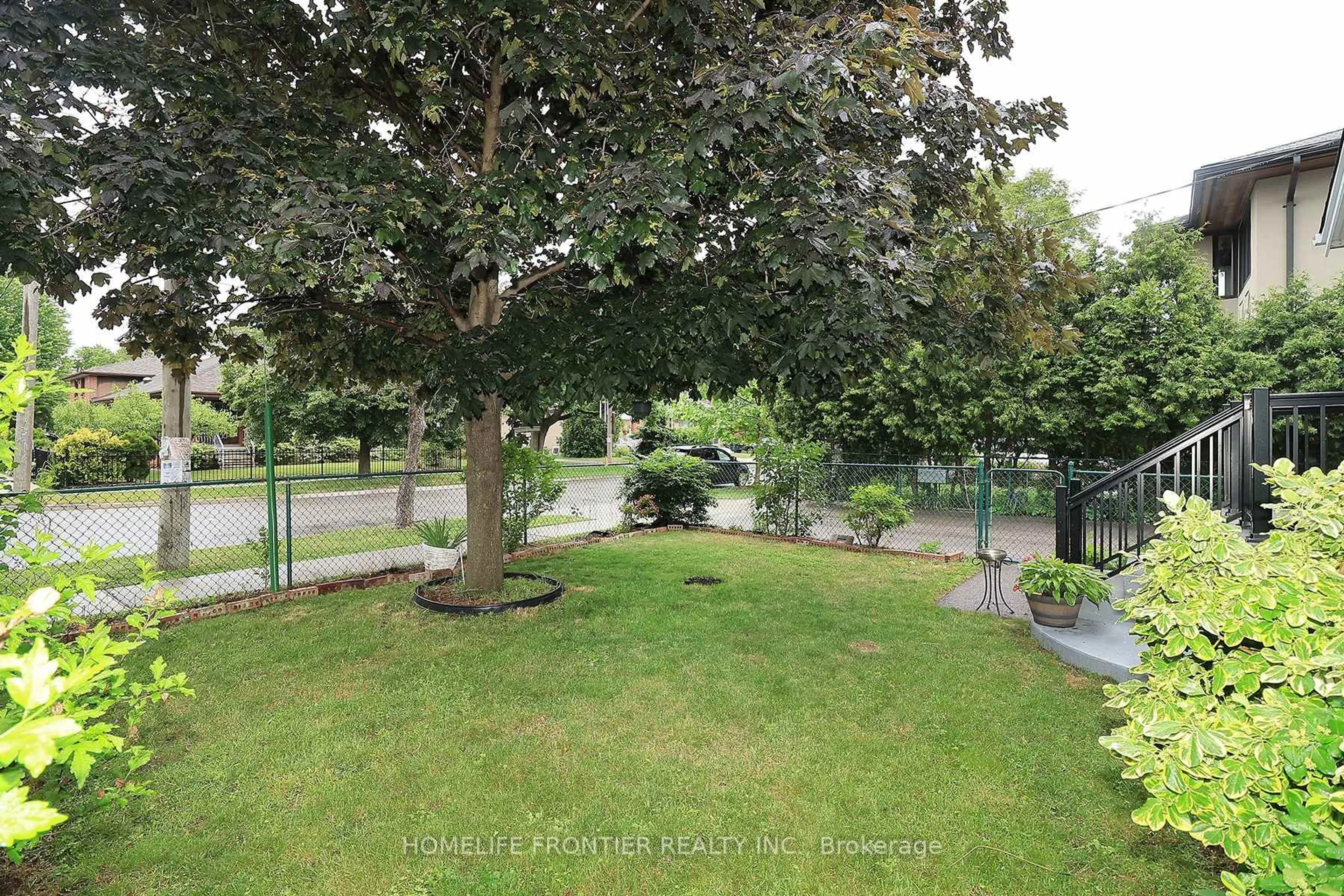 A pic from outside/outdoor area/front of a property/back of a property/a pic from drone, unknown for 32 Coules Crt, Toronto Ontario M8W 2N9