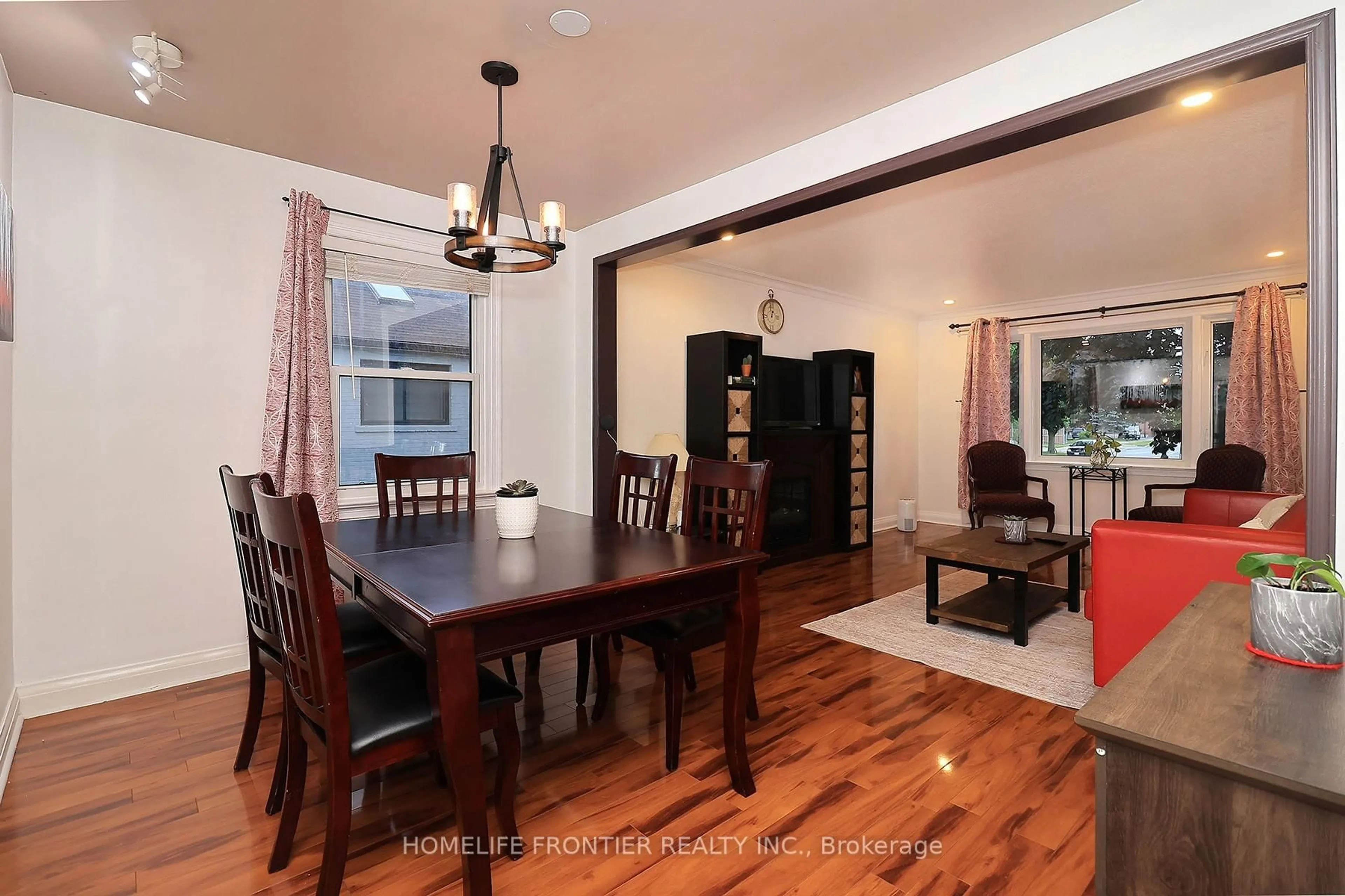 Dining room, wood/laminate floor for 32 Coules Crt, Toronto Ontario M8W 2N9