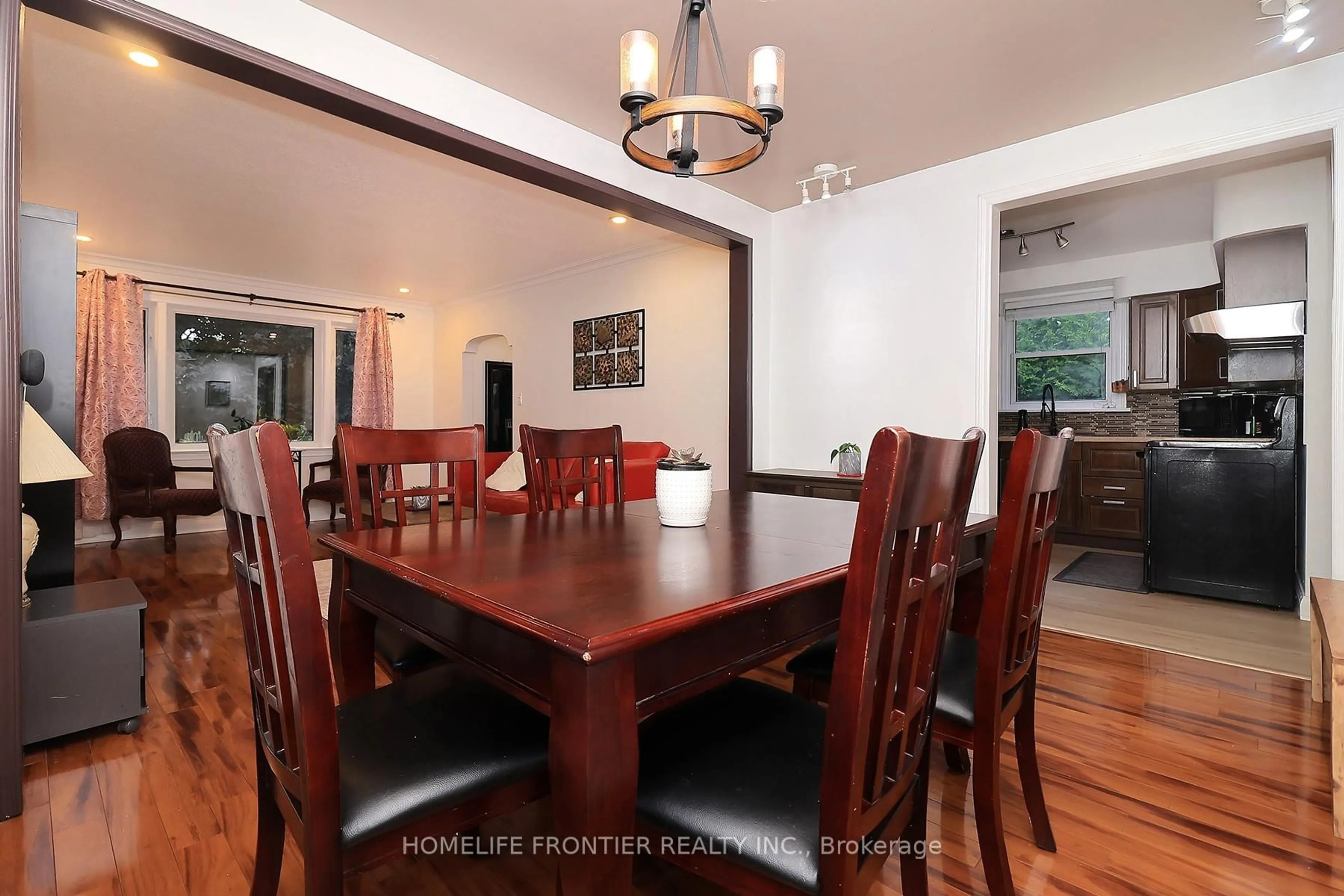 Dining room, wood/laminate floor for 32 Coules Crt, Toronto Ontario M8W 2N9